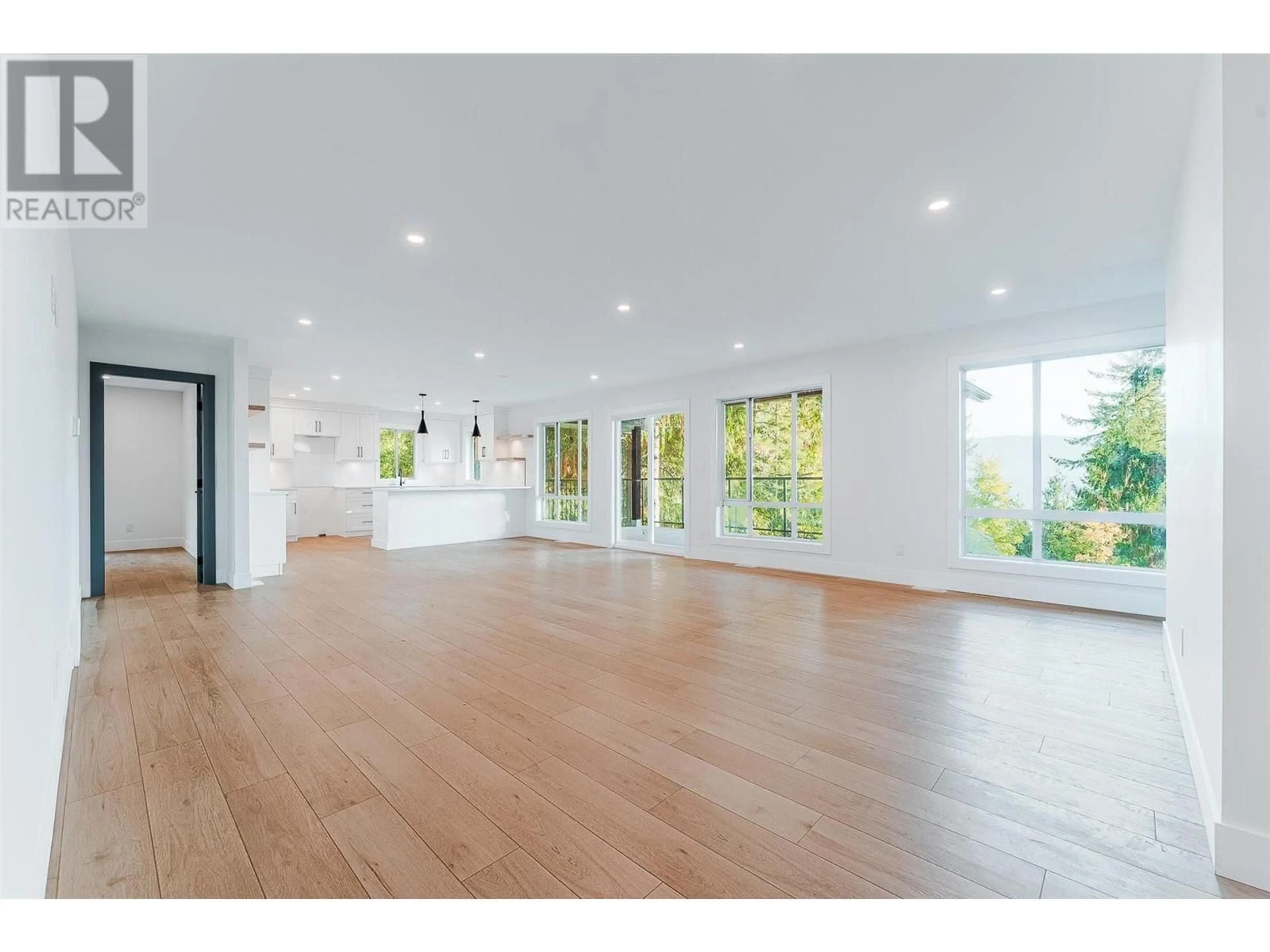 Other indoor space, wood floors for 7418 Crowfoot Drive, Anglemont British Columbia V0E1M8