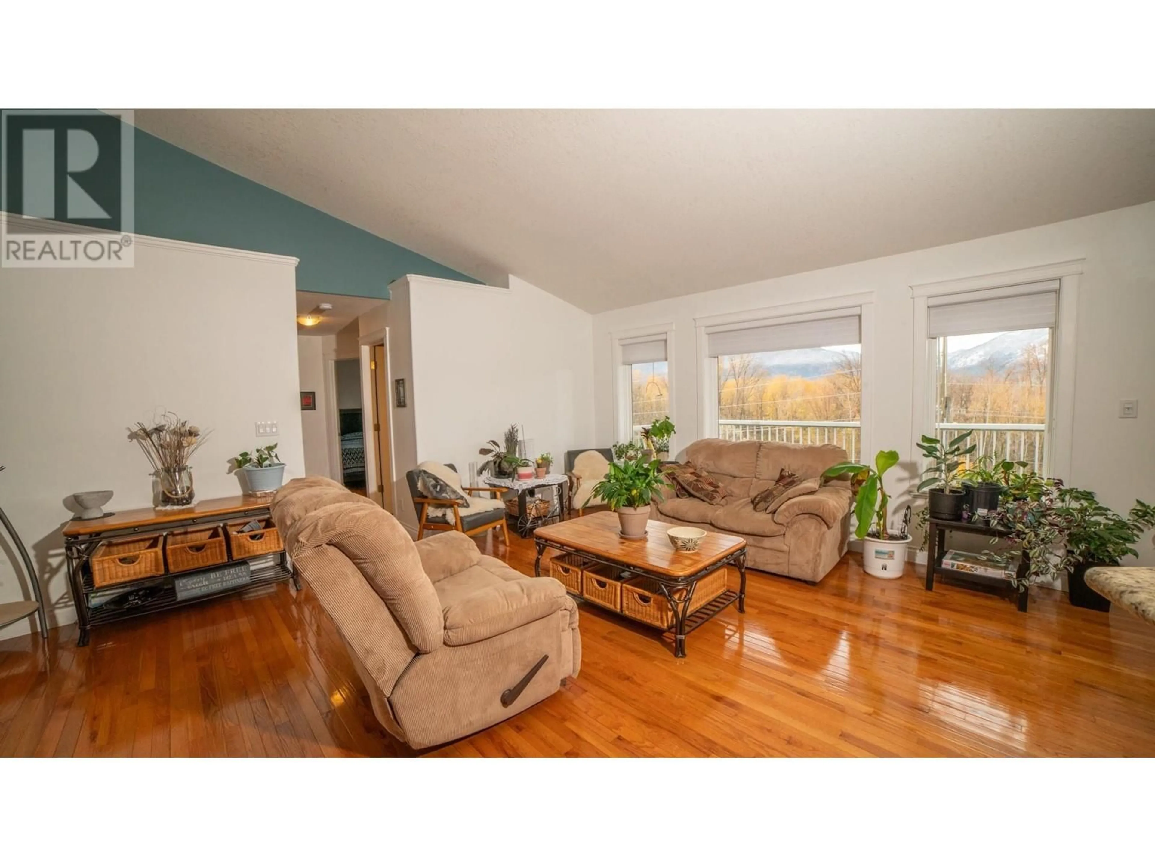 Living room, wood floors for 323 3rd Avenue S, Creston British Columbia V0B1G3