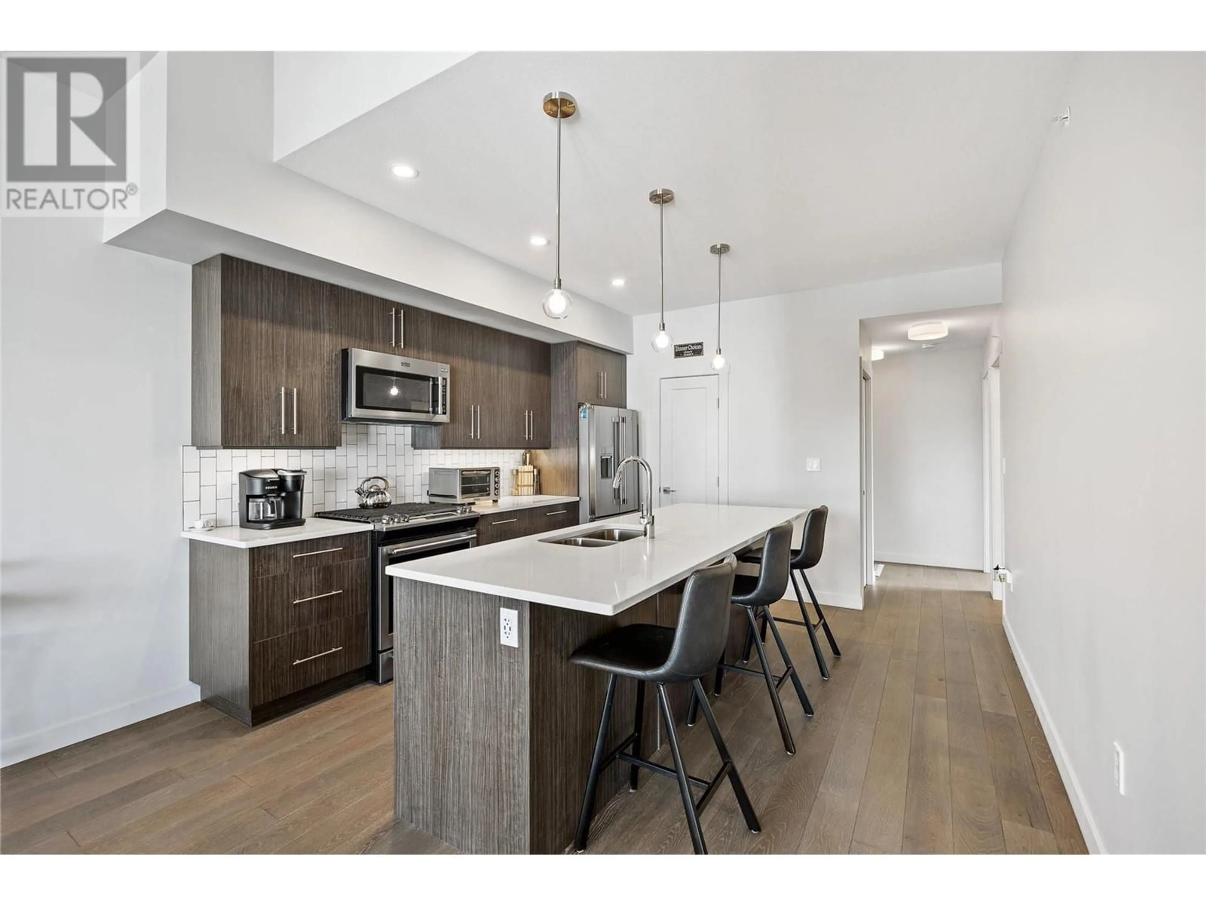 Open concept kitchen for 3630 Mission Springs Drive Unit# 602, Kelowna British Columbia V1W0B2