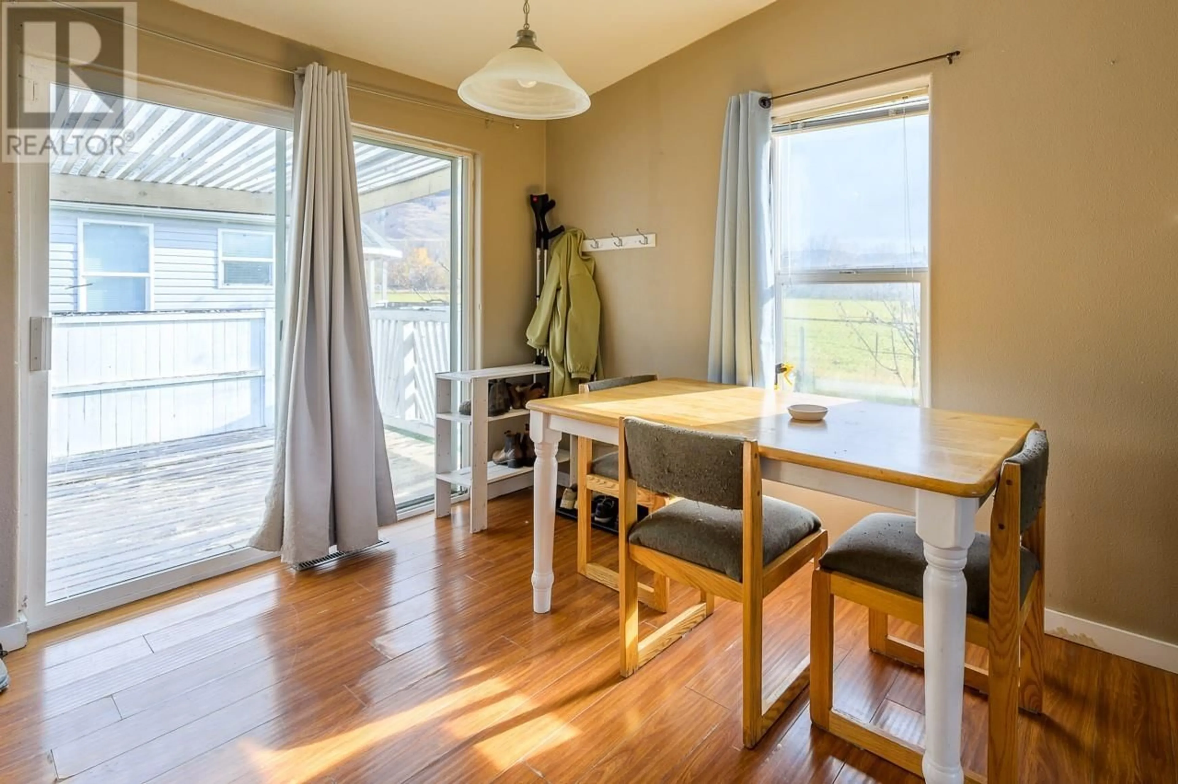 Dining room, wood floors, cottage for 1263 KOOTENAY Road Unit# 16, Kamloops British Columbia V2C5K3