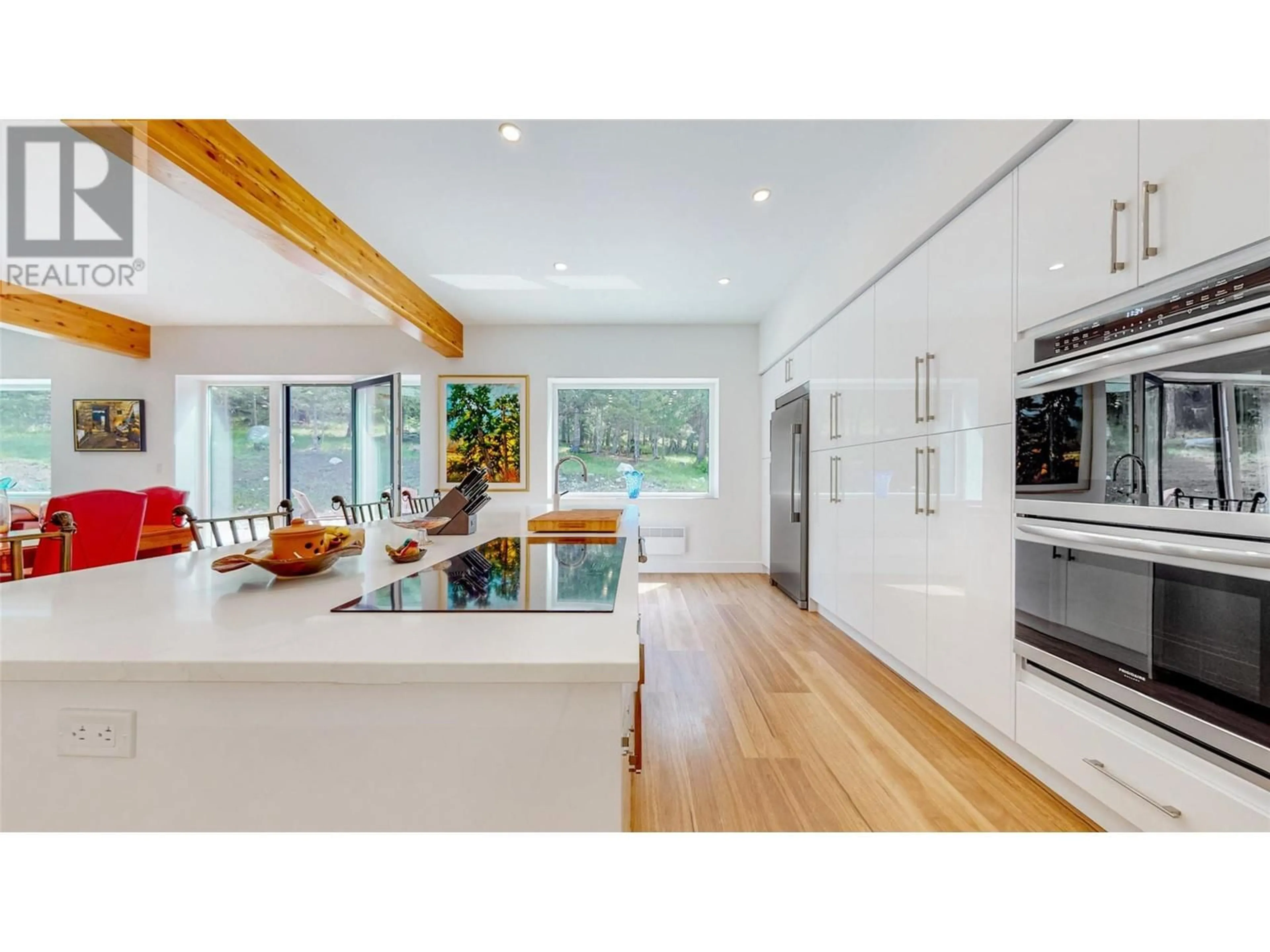 Open concept kitchen, wood/laminate floor for 1324 TIMBERWOLF TRAIL ROAD, Bridesville British Columbia V0H1Y0