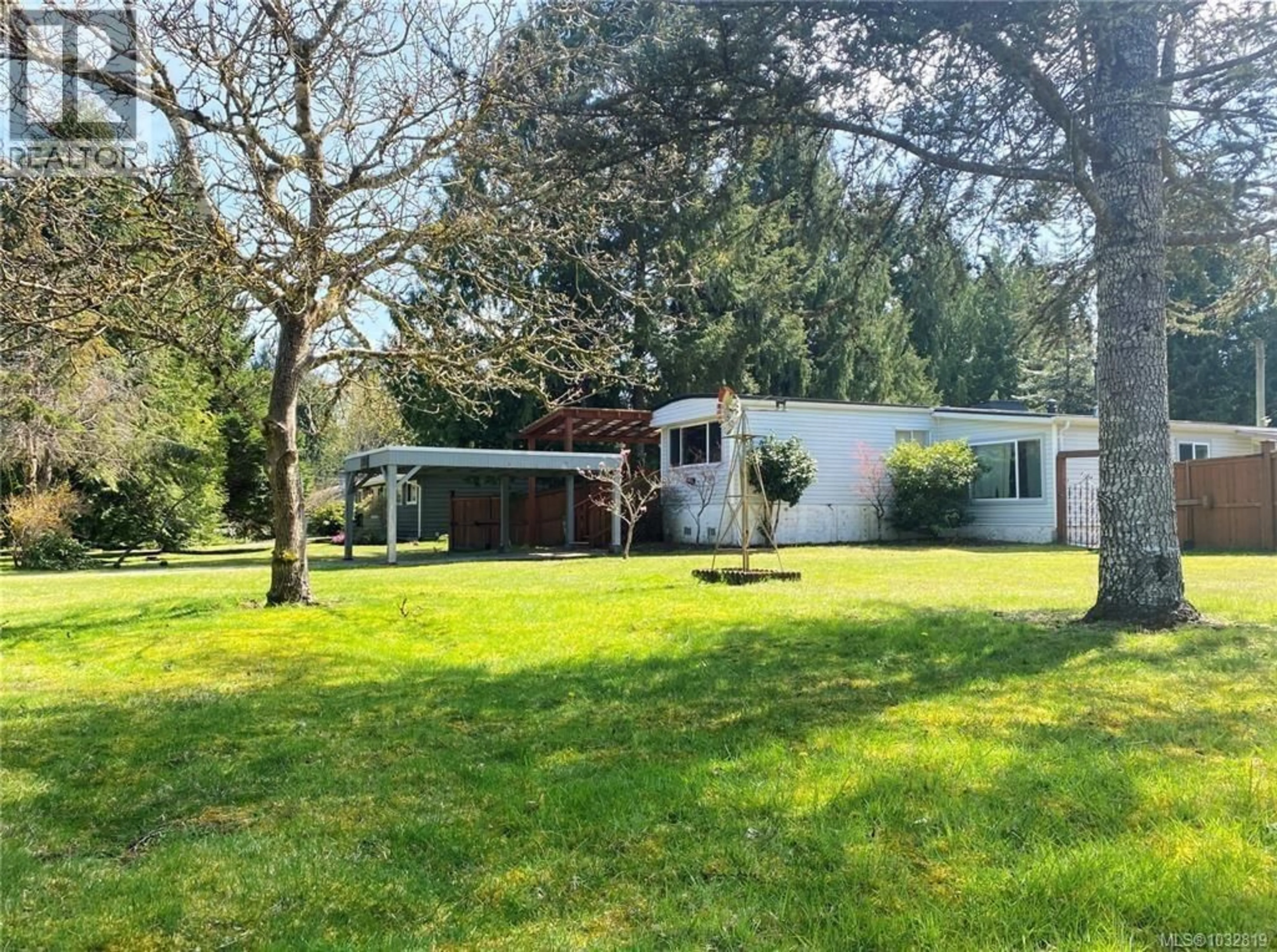 A pic from outside/outdoor area/front of a property/back of a property/a pic from drone, unknown for 1520 KING ROAD, Qualicum Beach British Columbia V9K2A8
