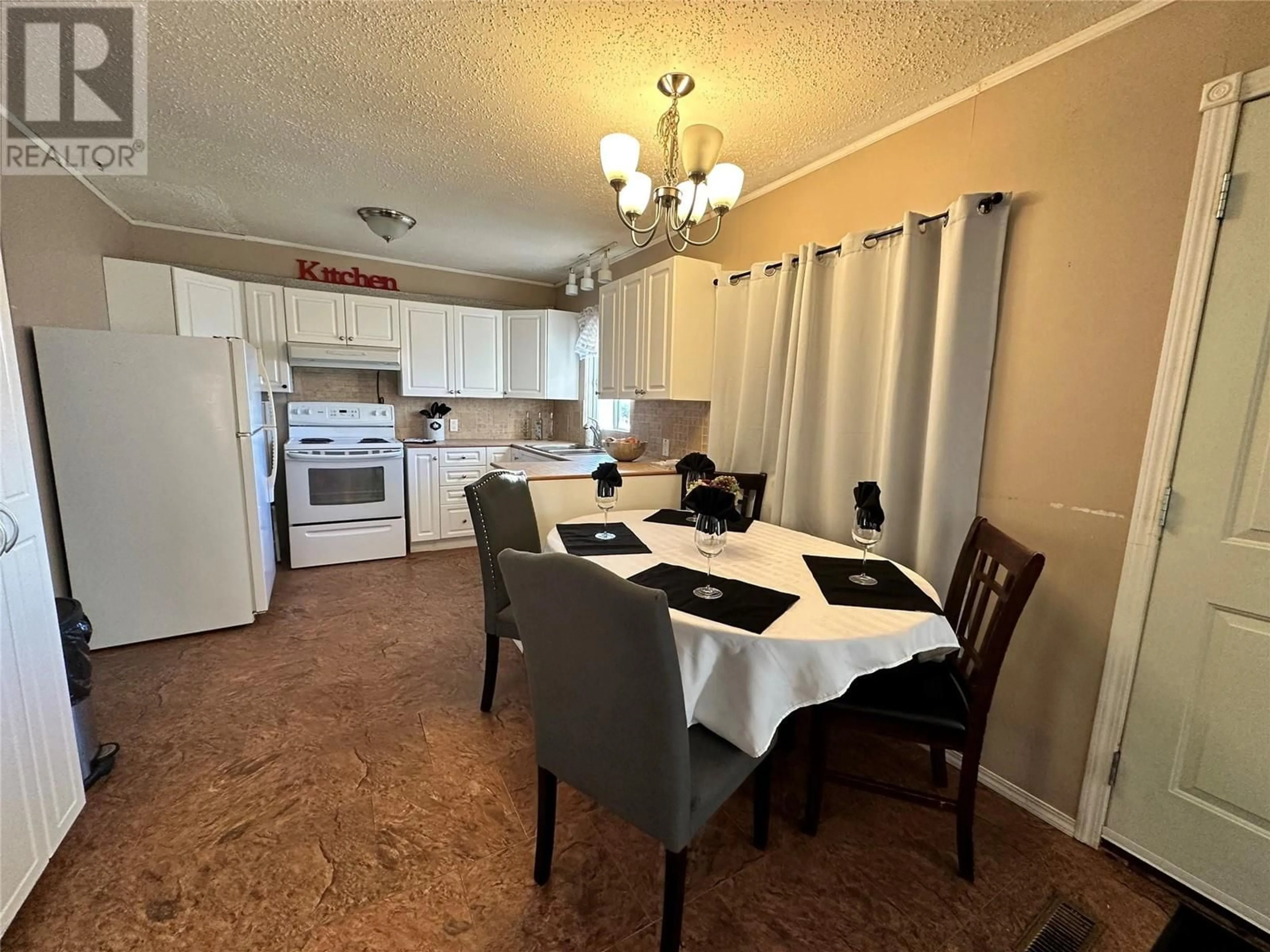 Dining room for 416 100A Avenue, Dawson Creek British Columbia V1G1X6