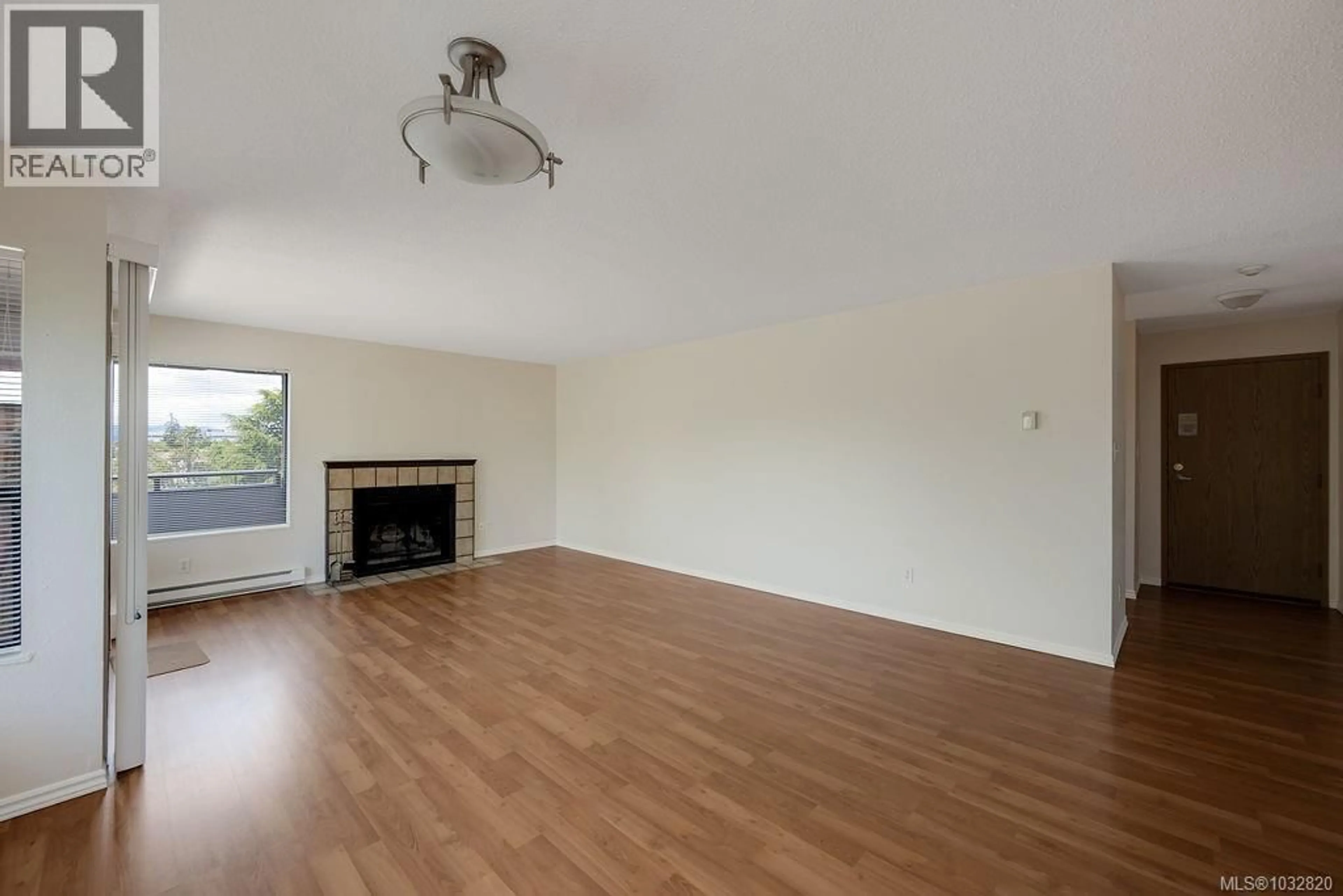 A pic of a room for 402 - 3274 GLASGOW AVENUE, Saanich British Columbia V8X1M2