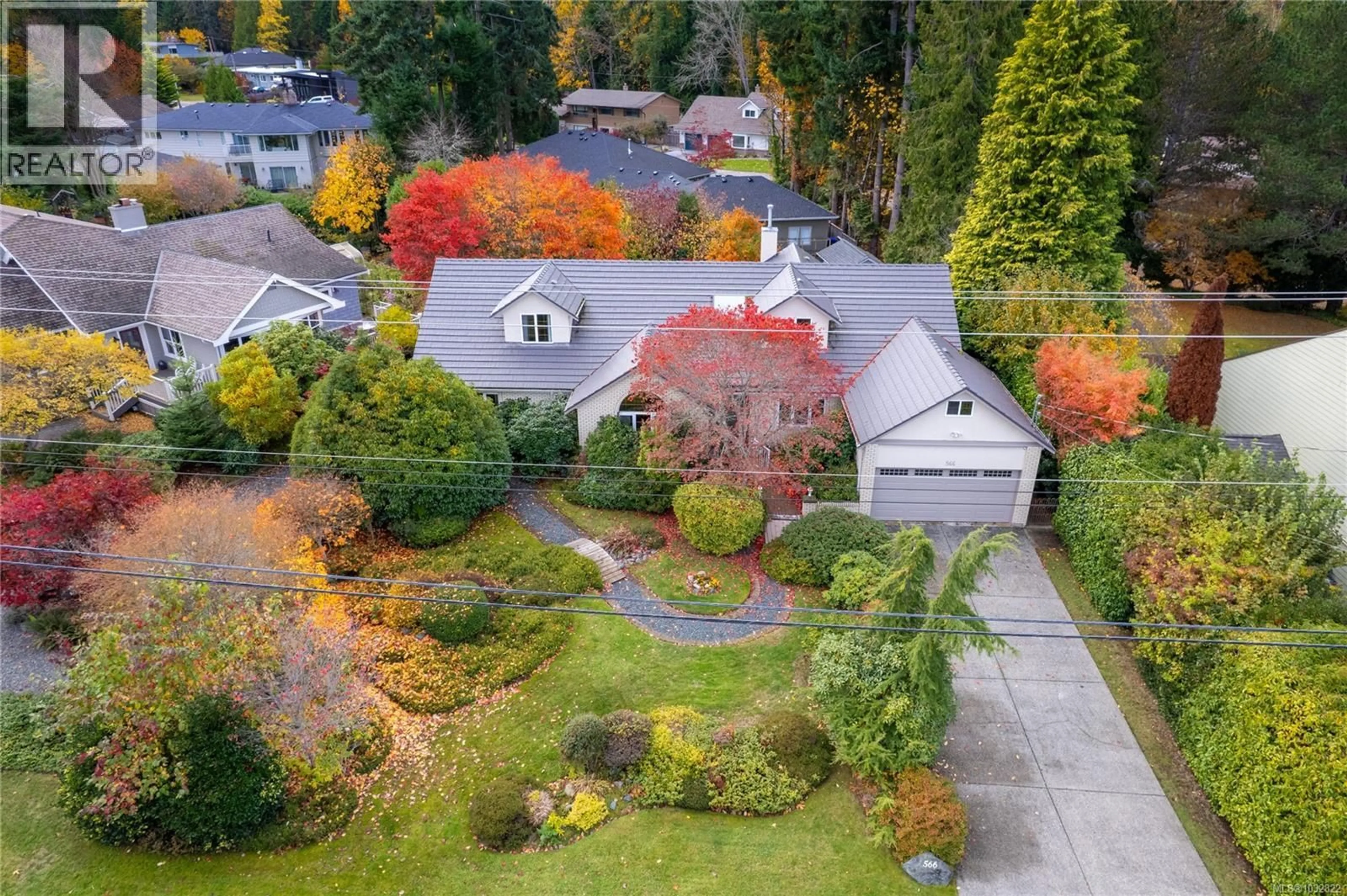 A pic from outside/outdoor area/front of a property/back of a property/a pic from drone, street for 566 CRESCENT ROAD WEST, Qualicum Beach British Columbia V9K1J2