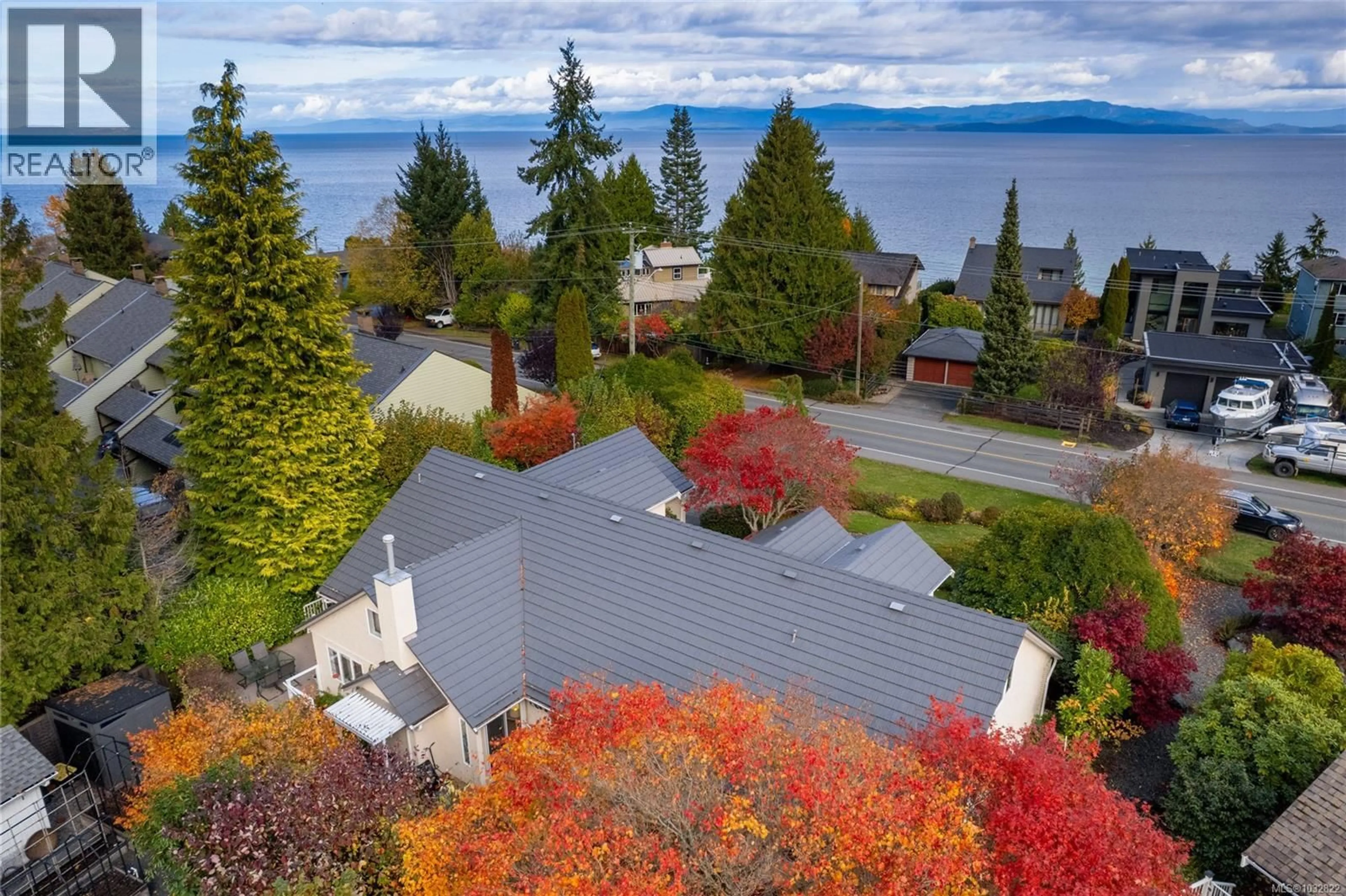 A pic from outside/outdoor area/front of a property/back of a property/a pic from drone, water/lake/river/ocean view for 566 CRESCENT ROAD WEST, Qualicum Beach British Columbia V9K1J2
