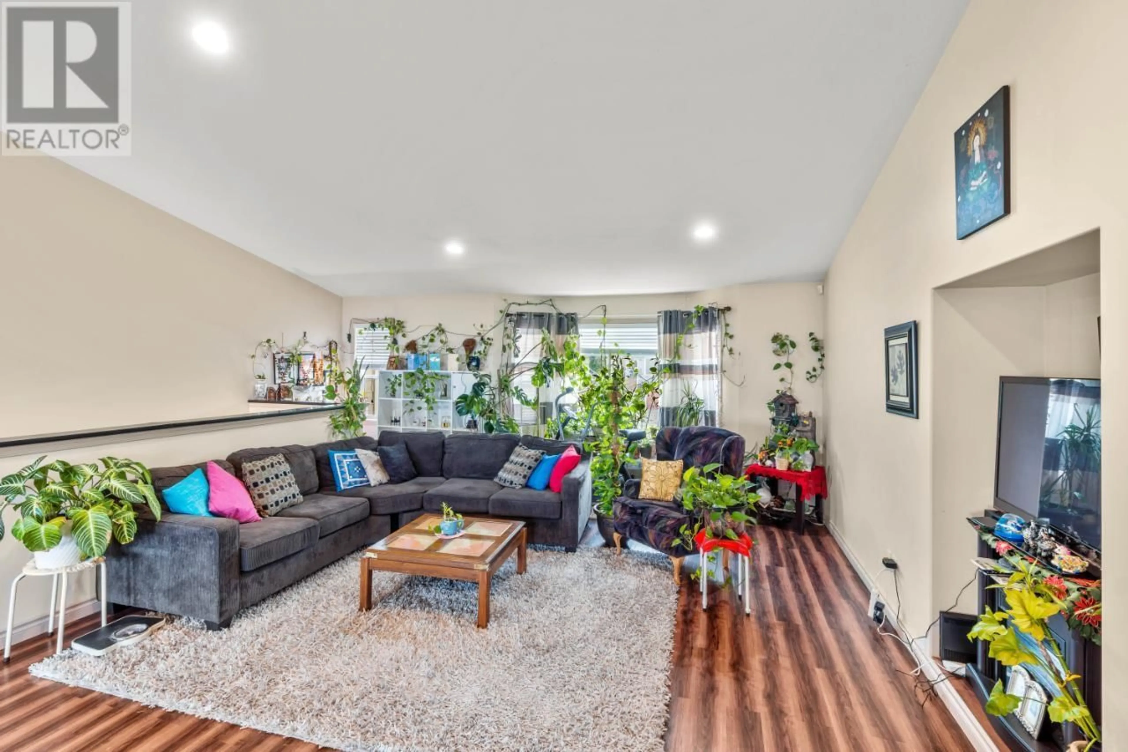 Living room, wood floors for 620 HEMLOCK Street, Kamloops British Columbia V2C1C5