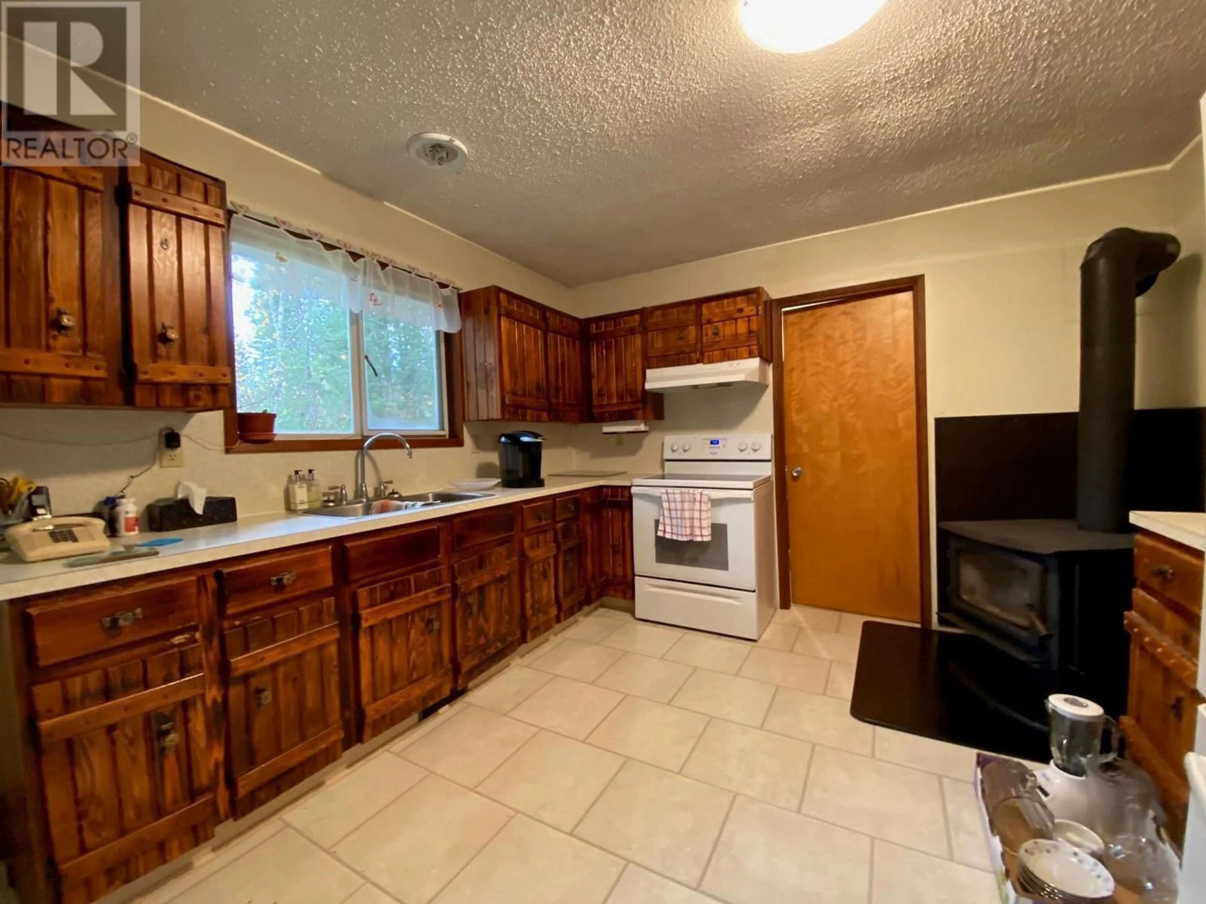 Standard kitchen, unknown floor, cottage for 2196 Barriere Lakes Road, Barriere British Columbia V0E1E0