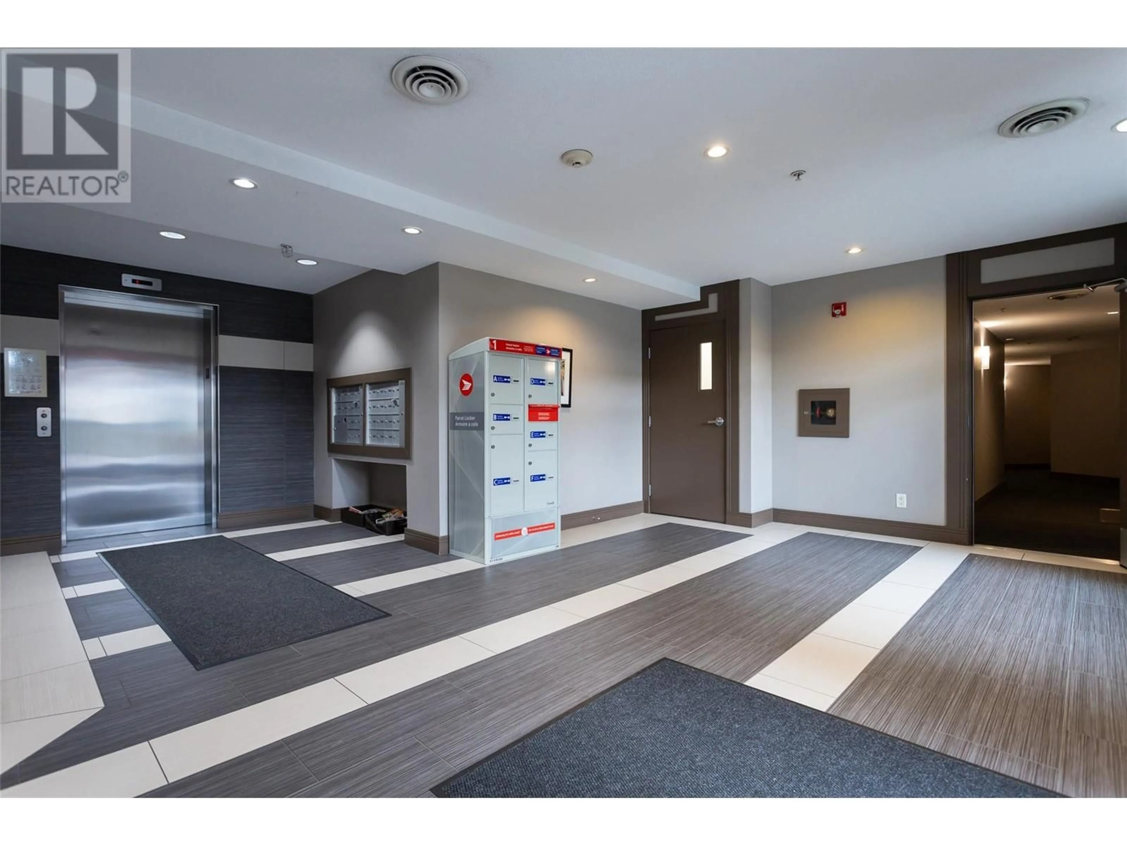 Indoor foyer, unknown floor for 2011 Agassiz Road Unit# 104, Kelowna British Columbia V1Y9Z8