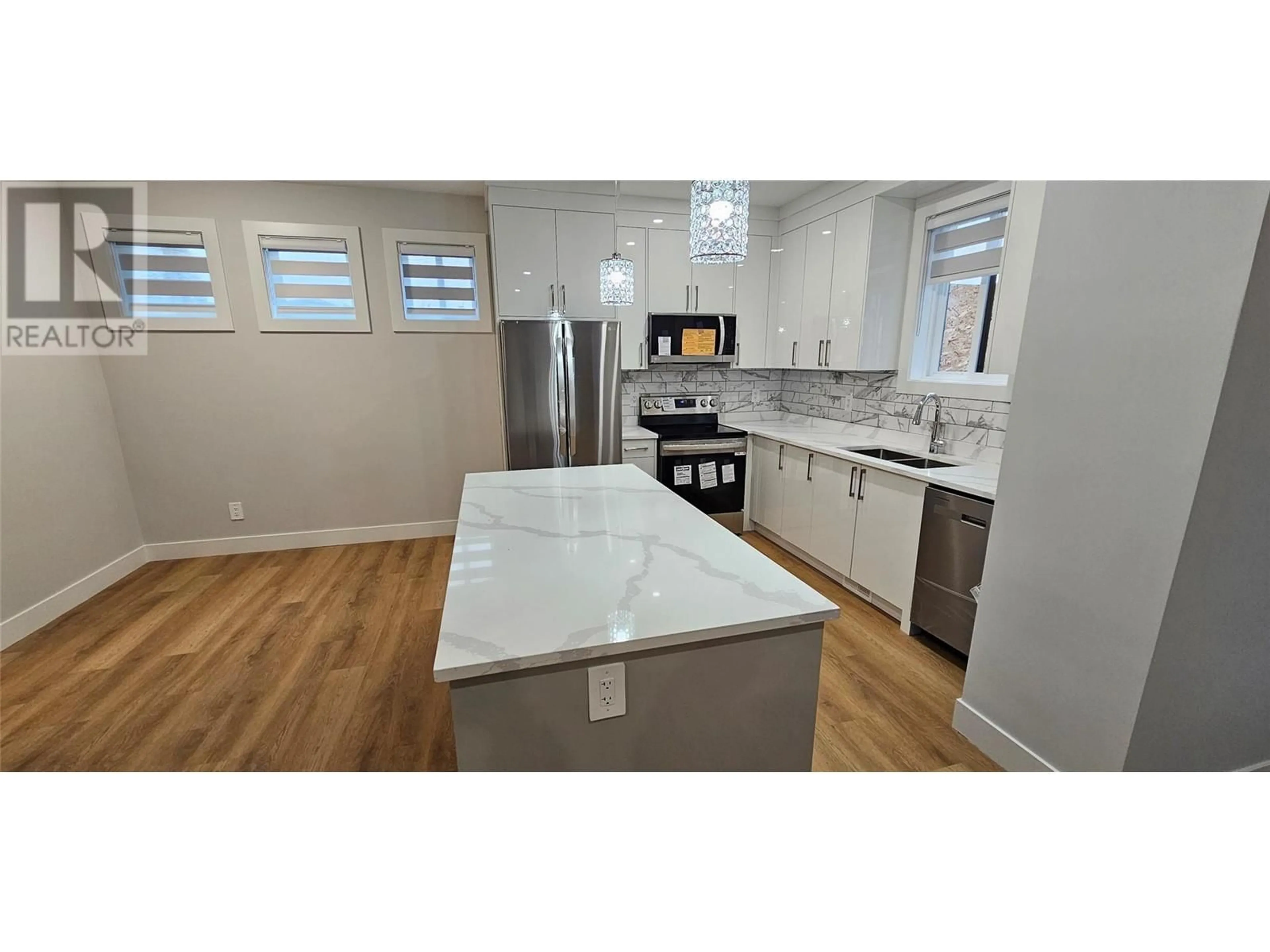Open concept kitchen, ceramic/tile floor for 105 - 125 CALGARY AVENUE, Penticton British Columbia V2A2T7