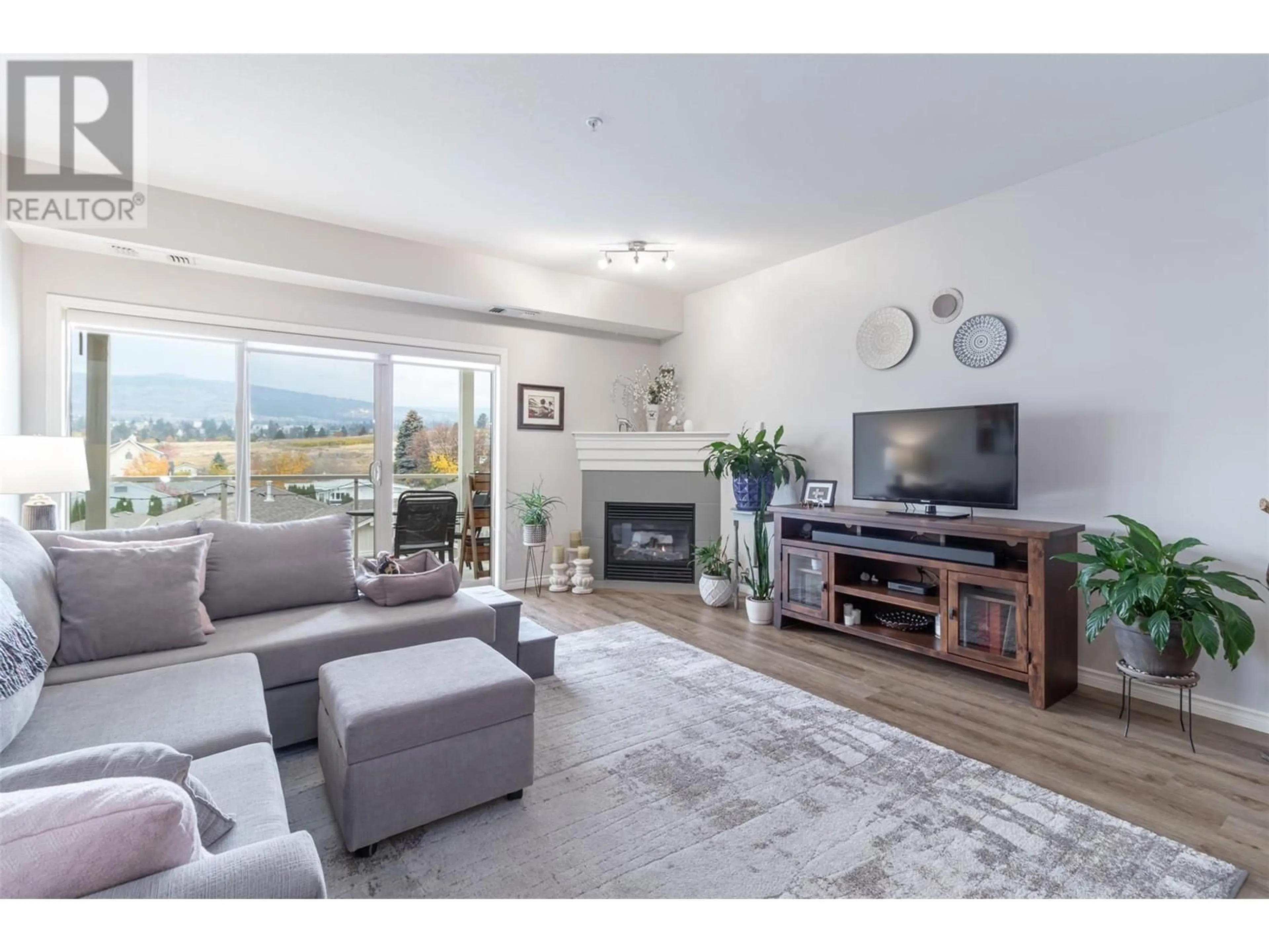 Living room, wood floors for 2100 Boucherie Road Unit# 316, West Kelowna British Columbia V4T2X1