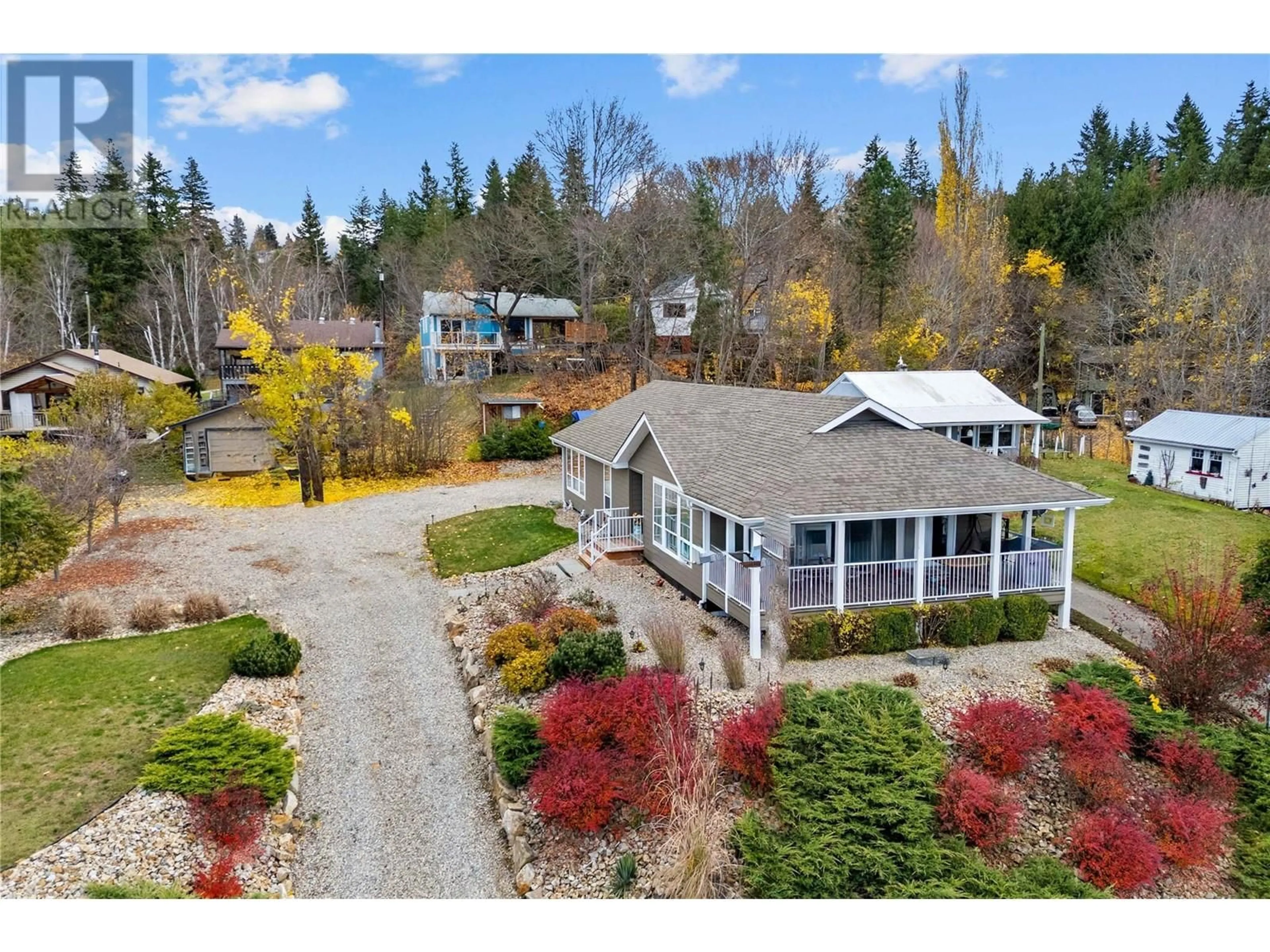 A pic from outside/outdoor area/front of a property/back of a property/a pic from drone, unknown for 350 & 370 10 STREET SOUTHEAST, Salmon Arm British Columbia V1E4J6