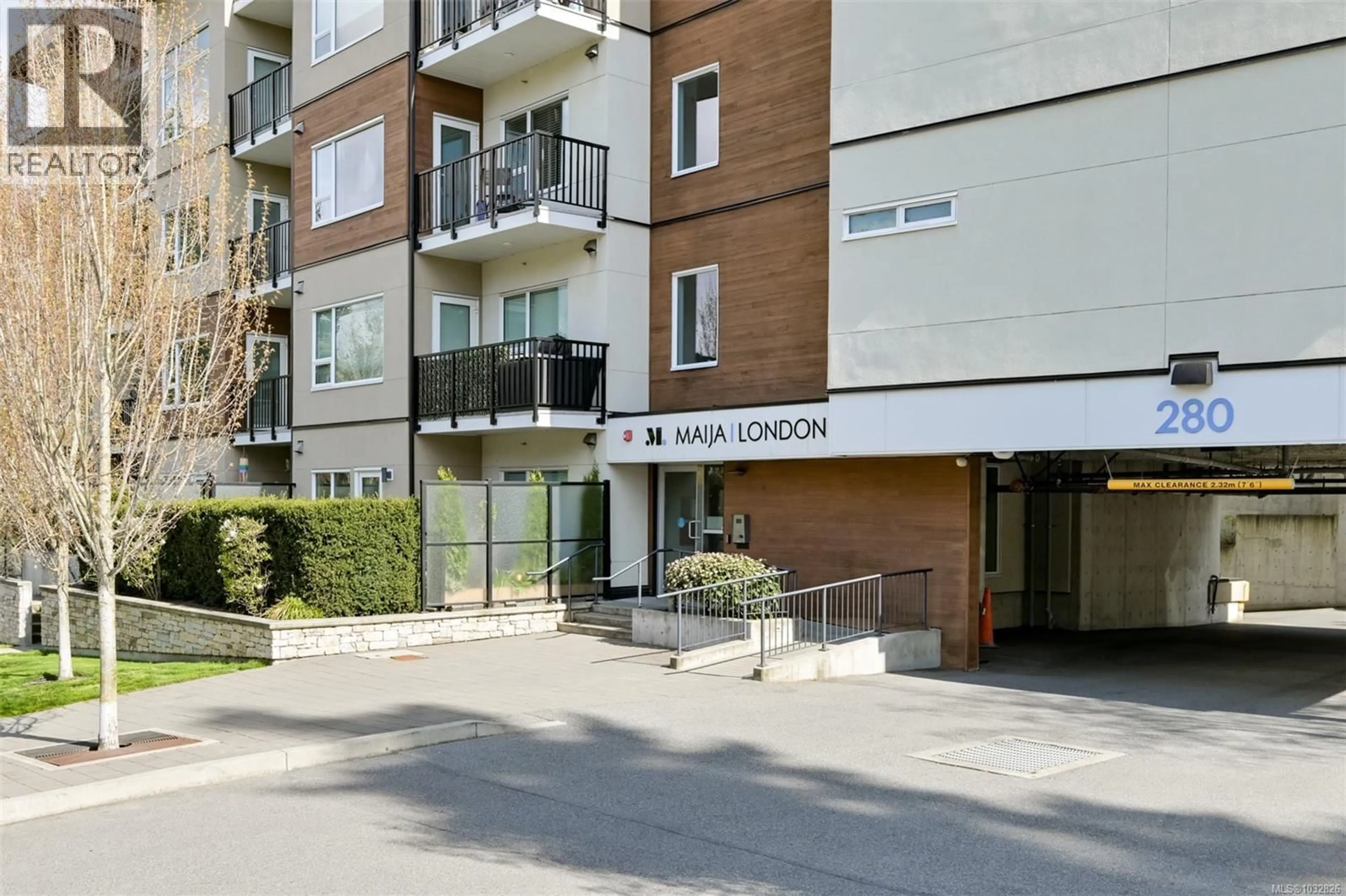 Indoor foyer for 408 - 280 ISLAND HIGHWAY, View Royal British Columbia V9B1G5