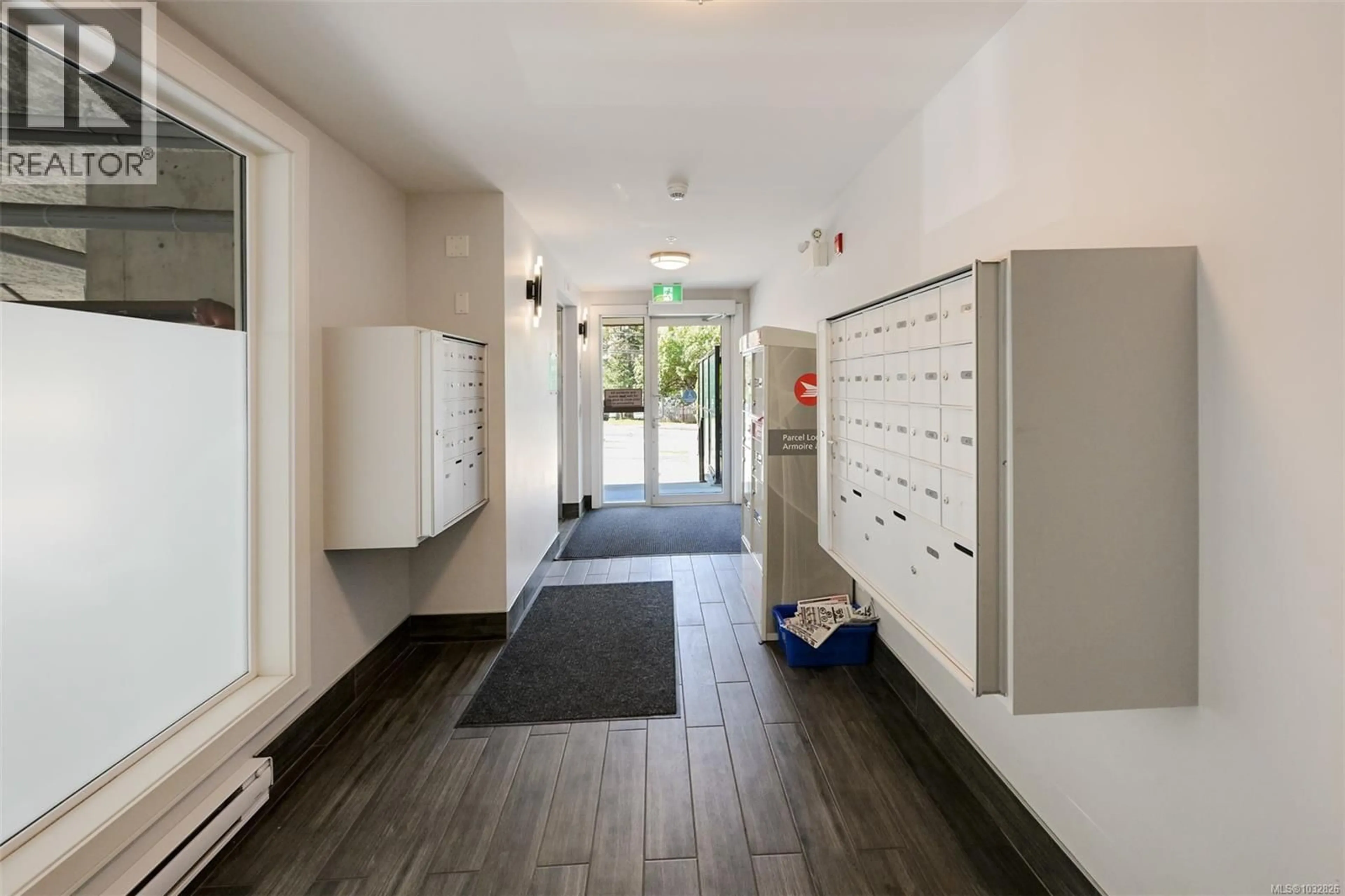 Indoor foyer for 408 - 280 ISLAND HIGHWAY, View Royal British Columbia V9B1G5