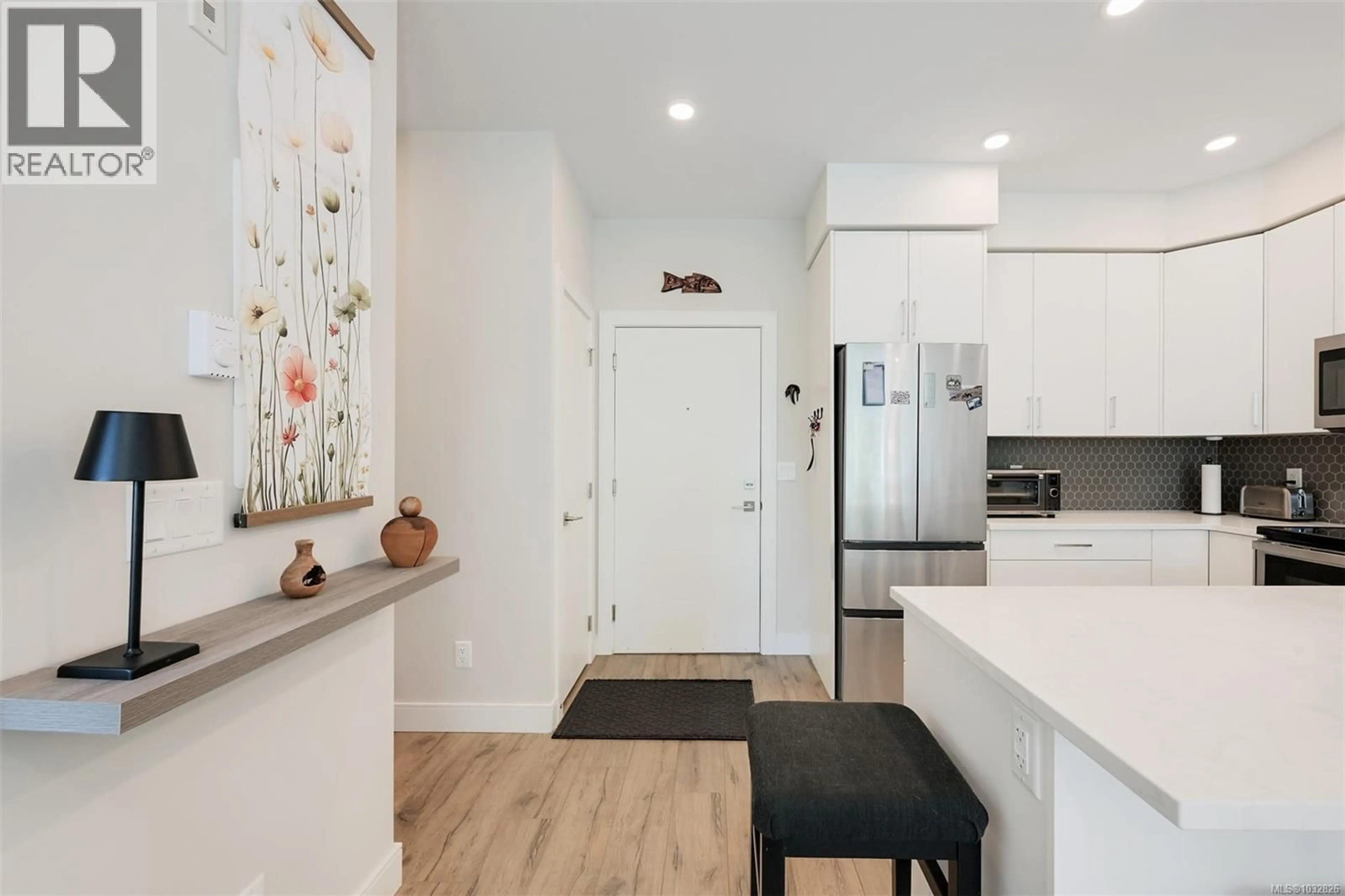 Open concept kitchen, unknown for 408 - 280 ISLAND HIGHWAY, View Royal British Columbia V9B1G5