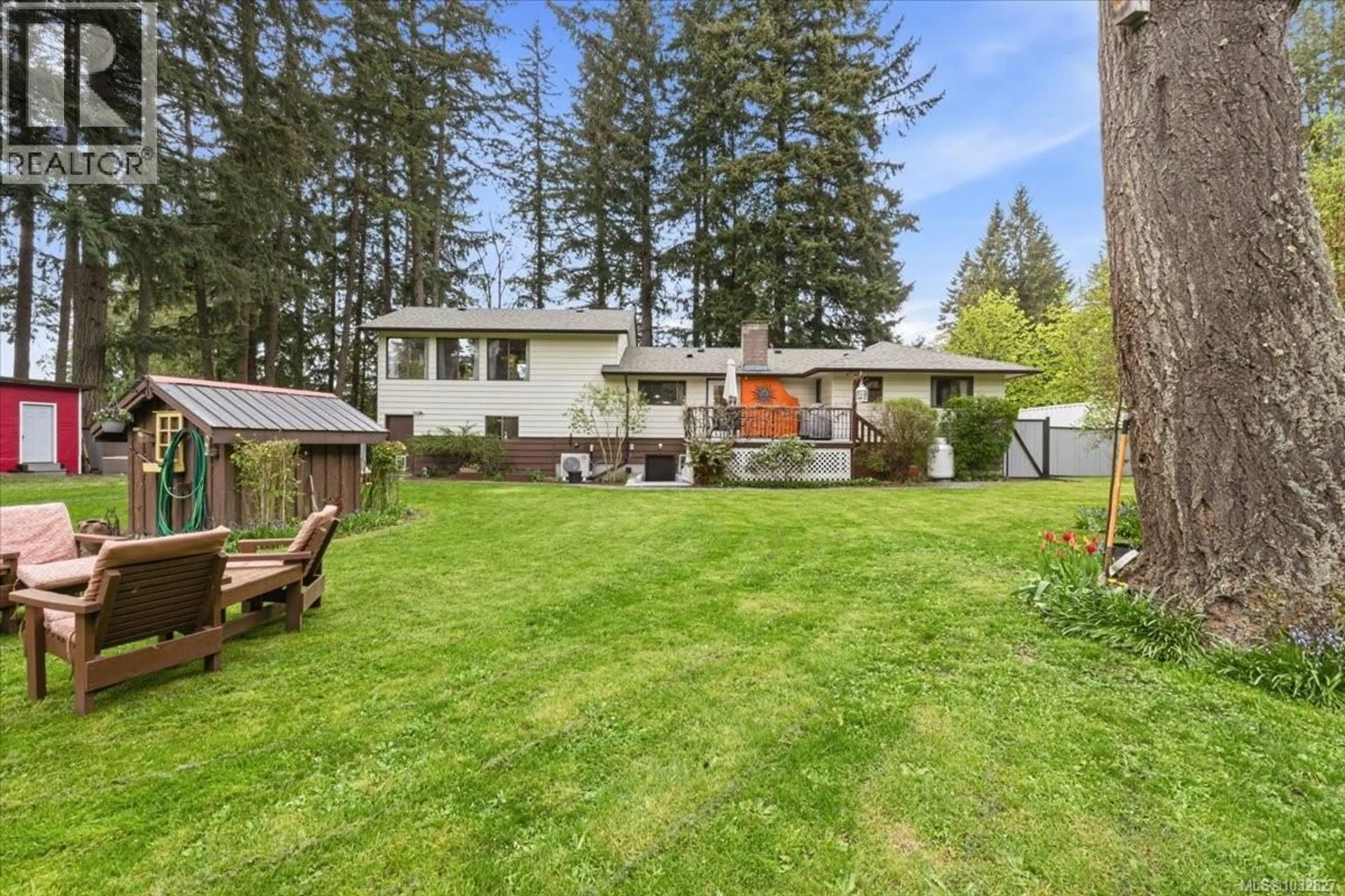 A pic from outside/outdoor area/front of a property/back of a property/a pic from drone, unknown for 13345 CEDAR ROAD, Nanaimo British Columbia