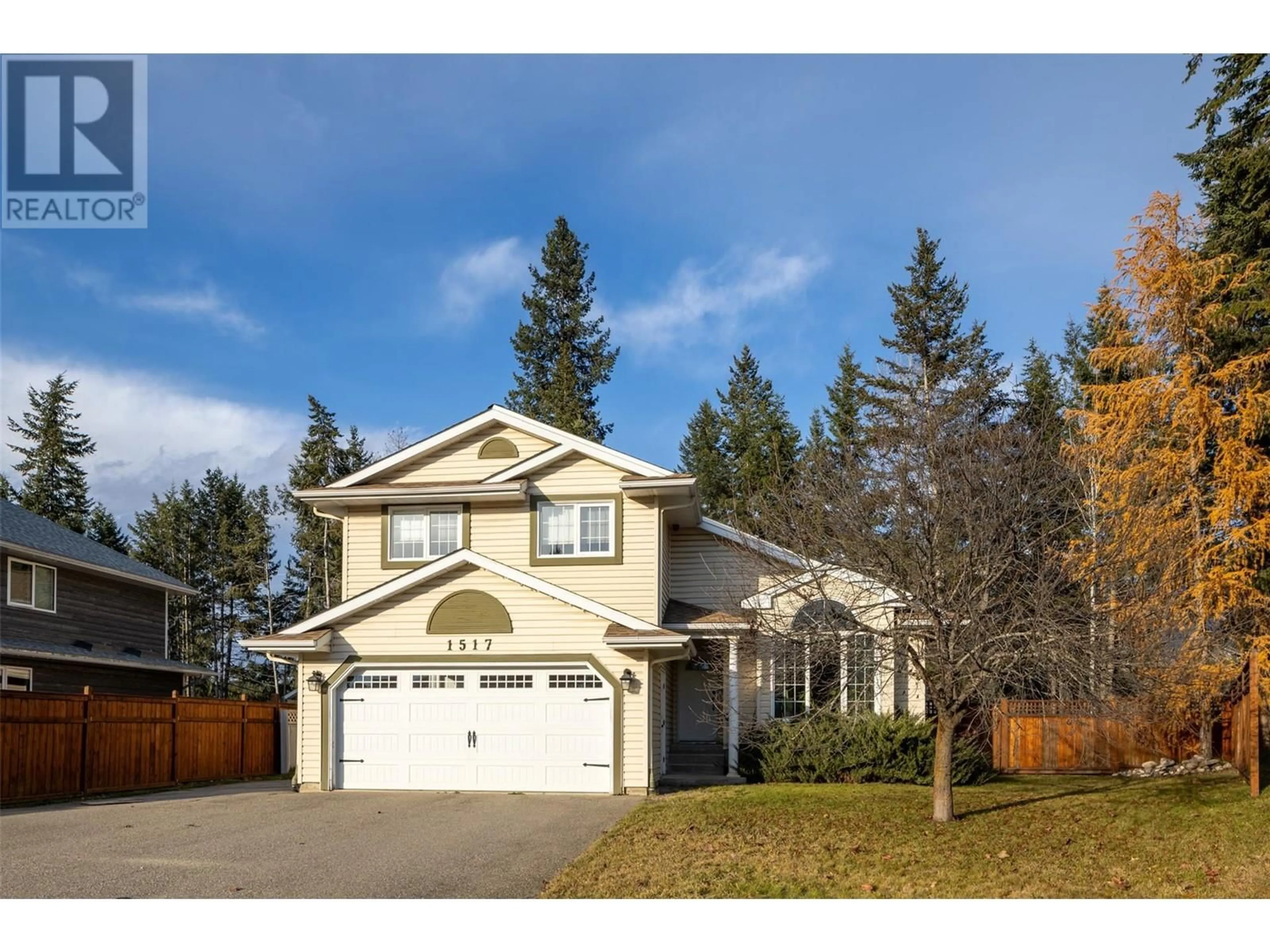 Frontside or backside of a home for 1517 Fir Crescent, Golden British Columbia V0A1H6