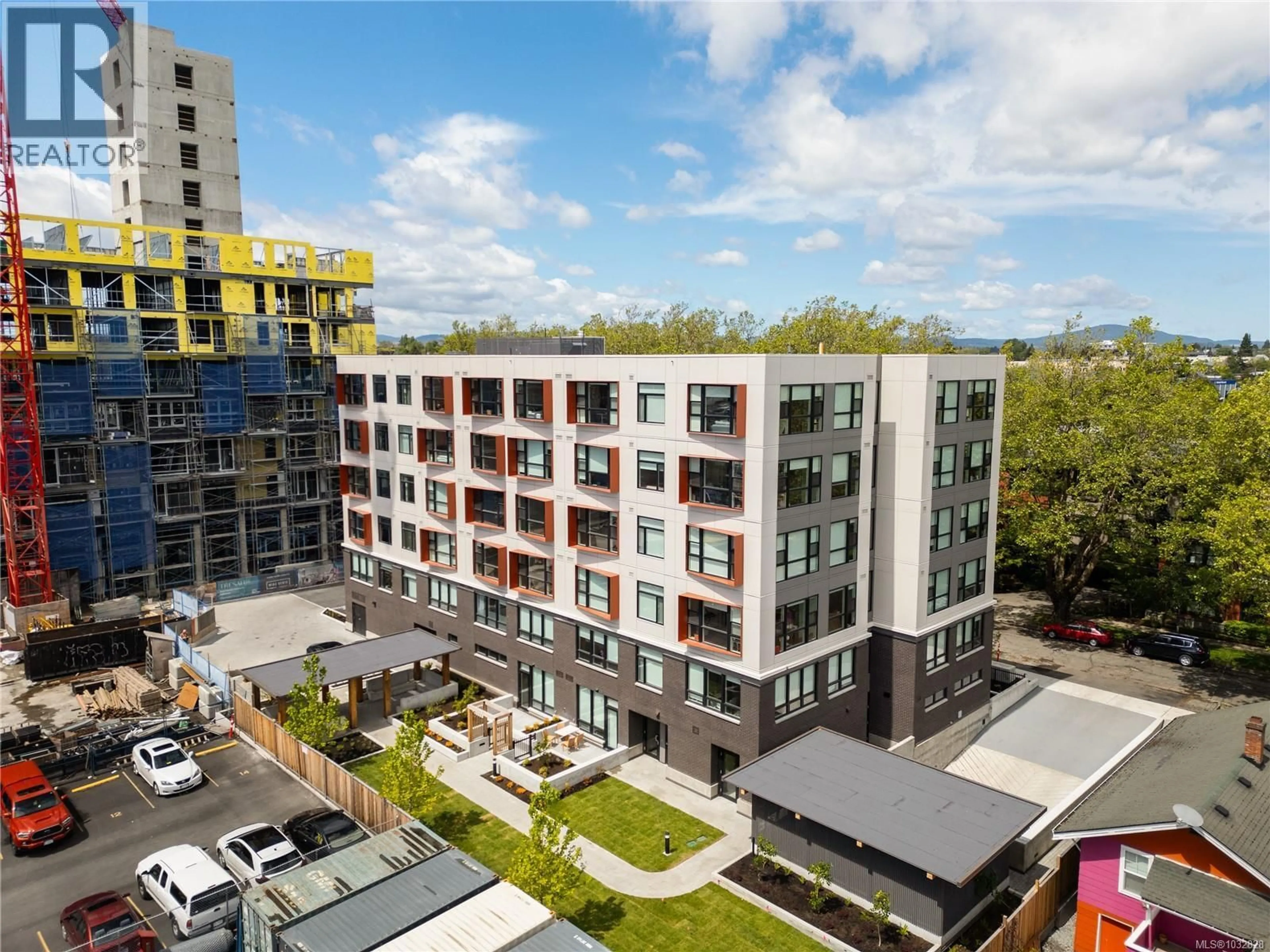 A pic from outside/outdoor area/front of a property/back of a property/a pic from drone, city buildings view from balcony for 205 - 629 SPEED AVENUE, Victoria British Columbia V8Z1A5