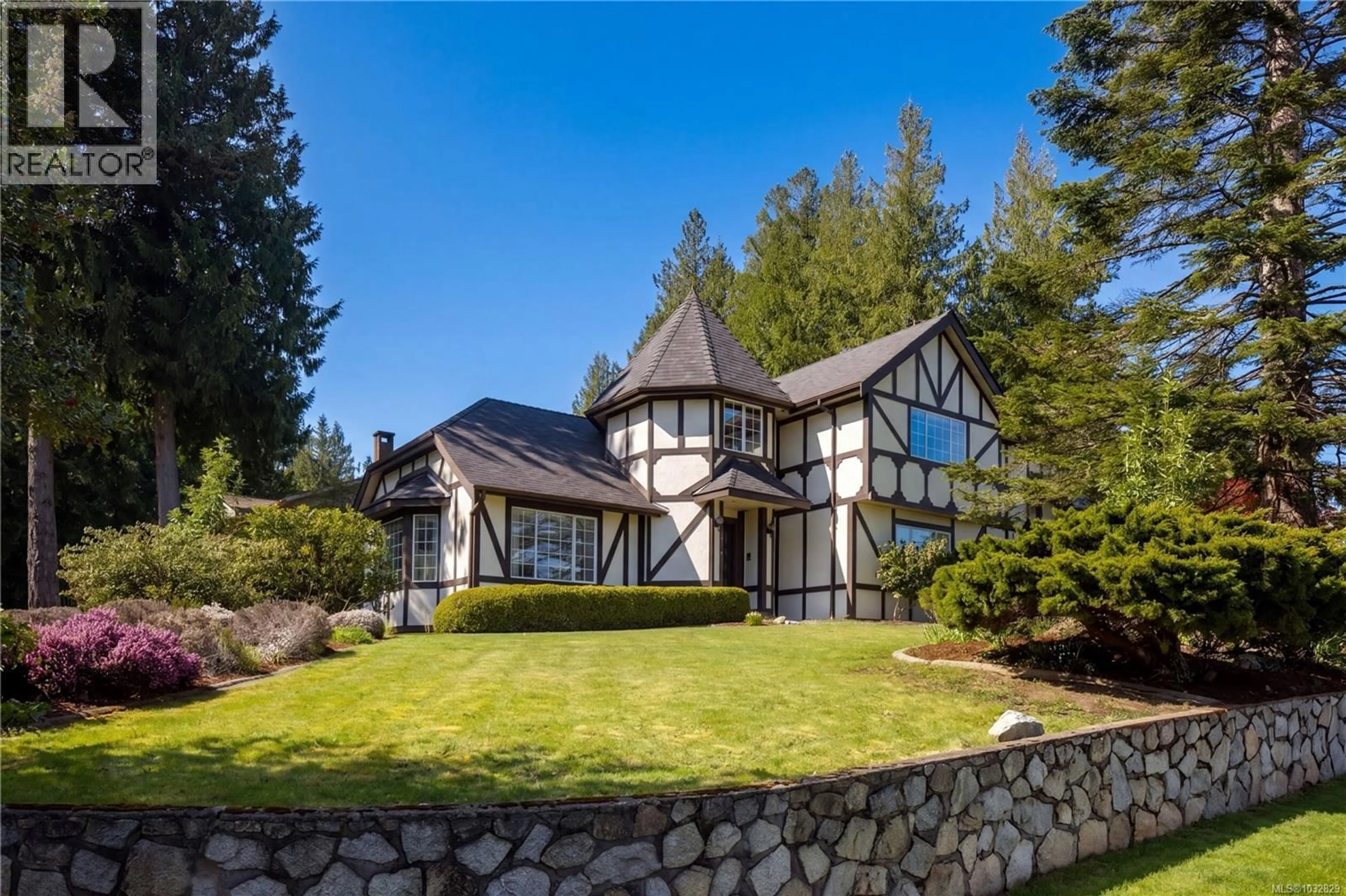 Home with vinyl exterior material, mountain view for 1753 MAYNEVIEW TERRACE, North Saanich British Columbia V8L4L5