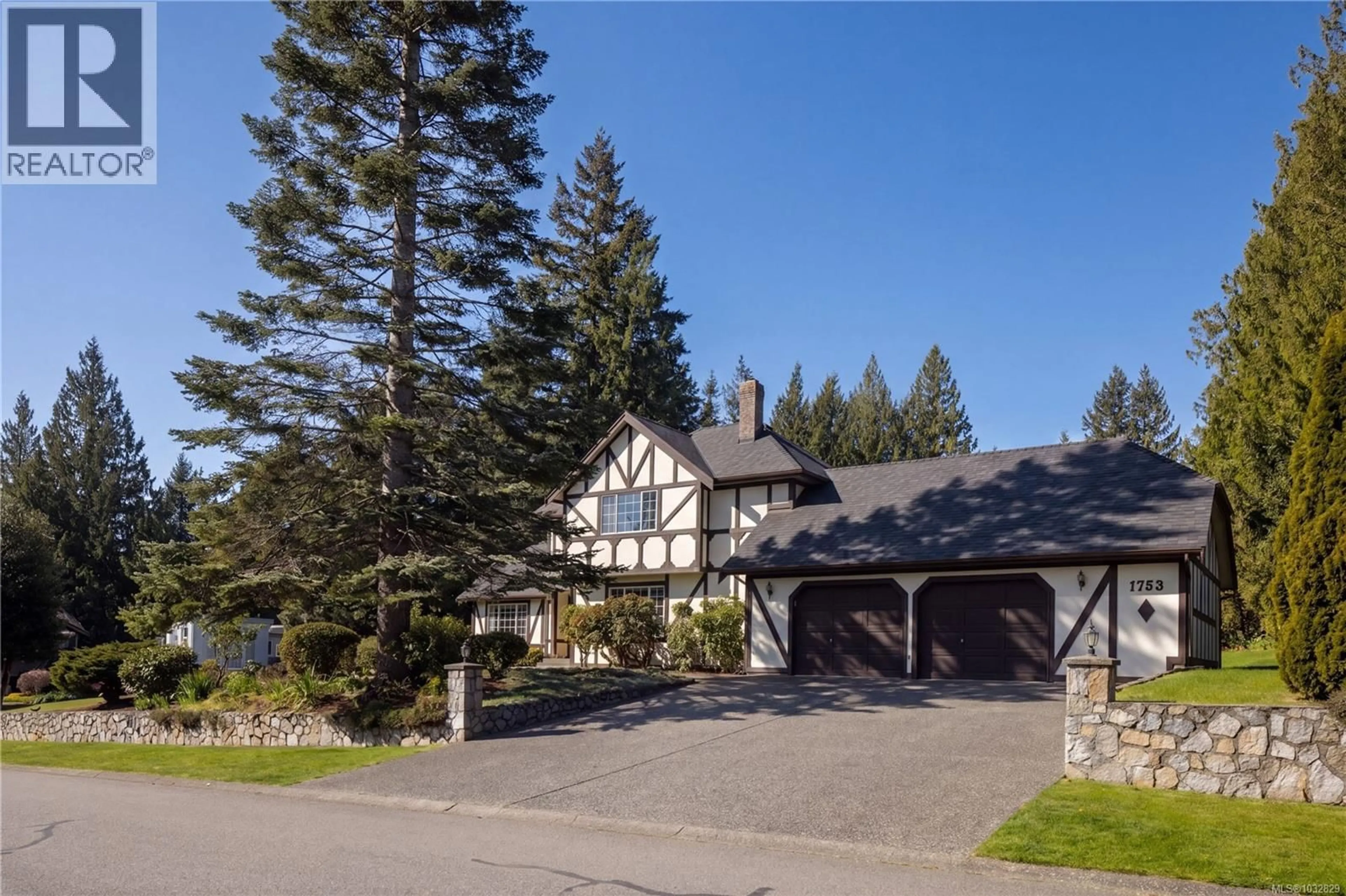 A pic from outside/outdoor area/front of a property/back of a property/a pic from drone, street for 1753 MAYNEVIEW TERRACE, North Saanich British Columbia V8L4L5