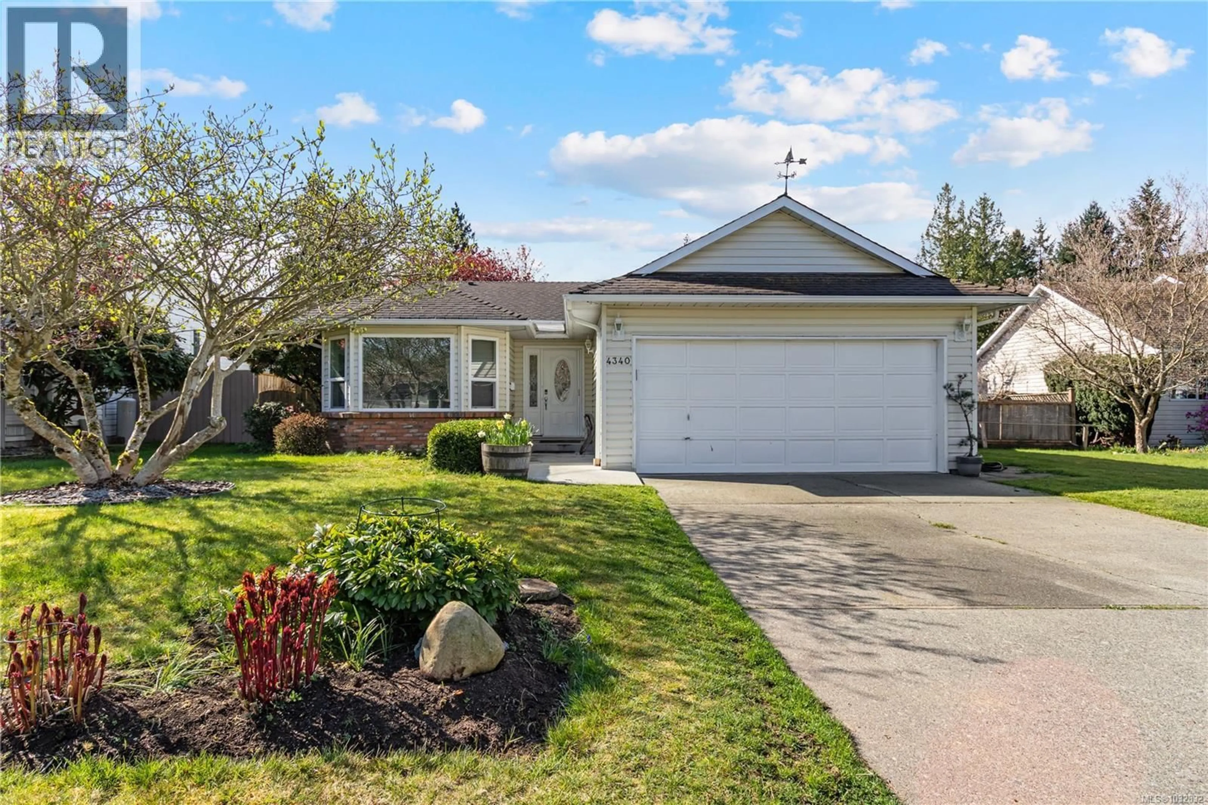 Home with vinyl exterior material, street for 4340 MARTIN PLACE, Nanaimo British Columbia V9S5V2