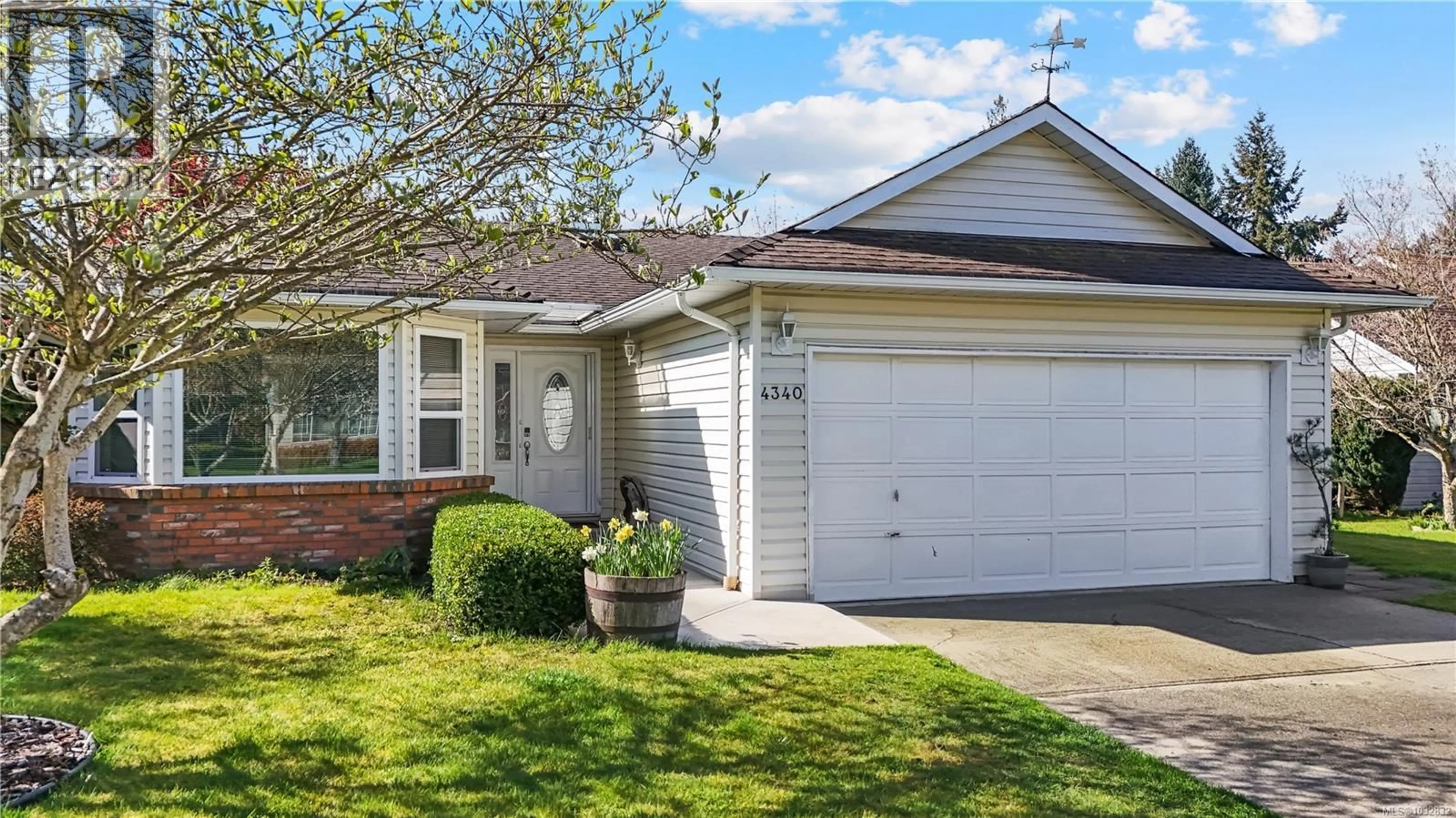 Home with vinyl exterior material, street for 4340 MARTIN PLACE, Nanaimo British Columbia V9S5V2