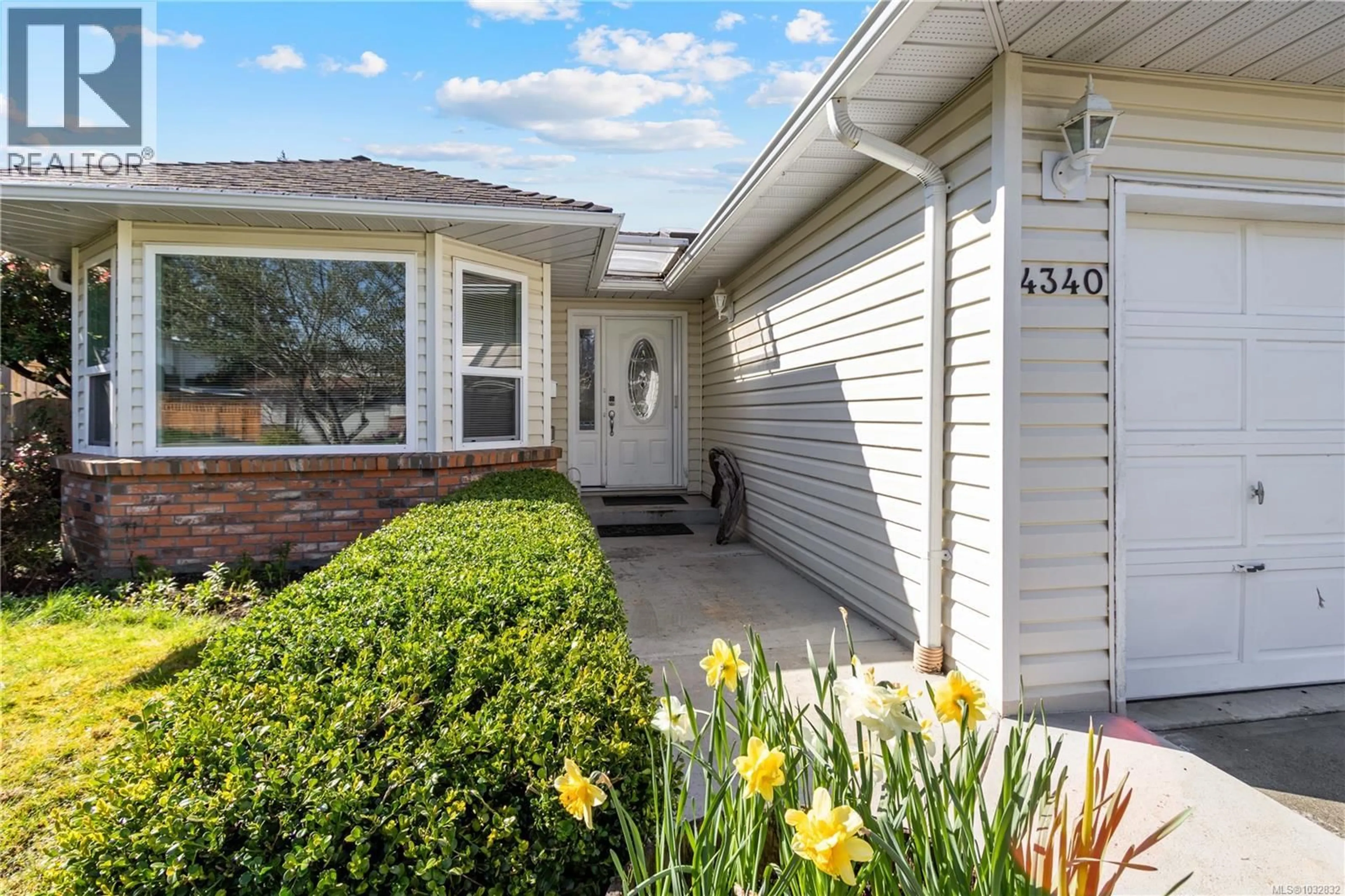 Home with vinyl exterior material, street for 4340 MARTIN PLACE, Nanaimo British Columbia V9S5V2