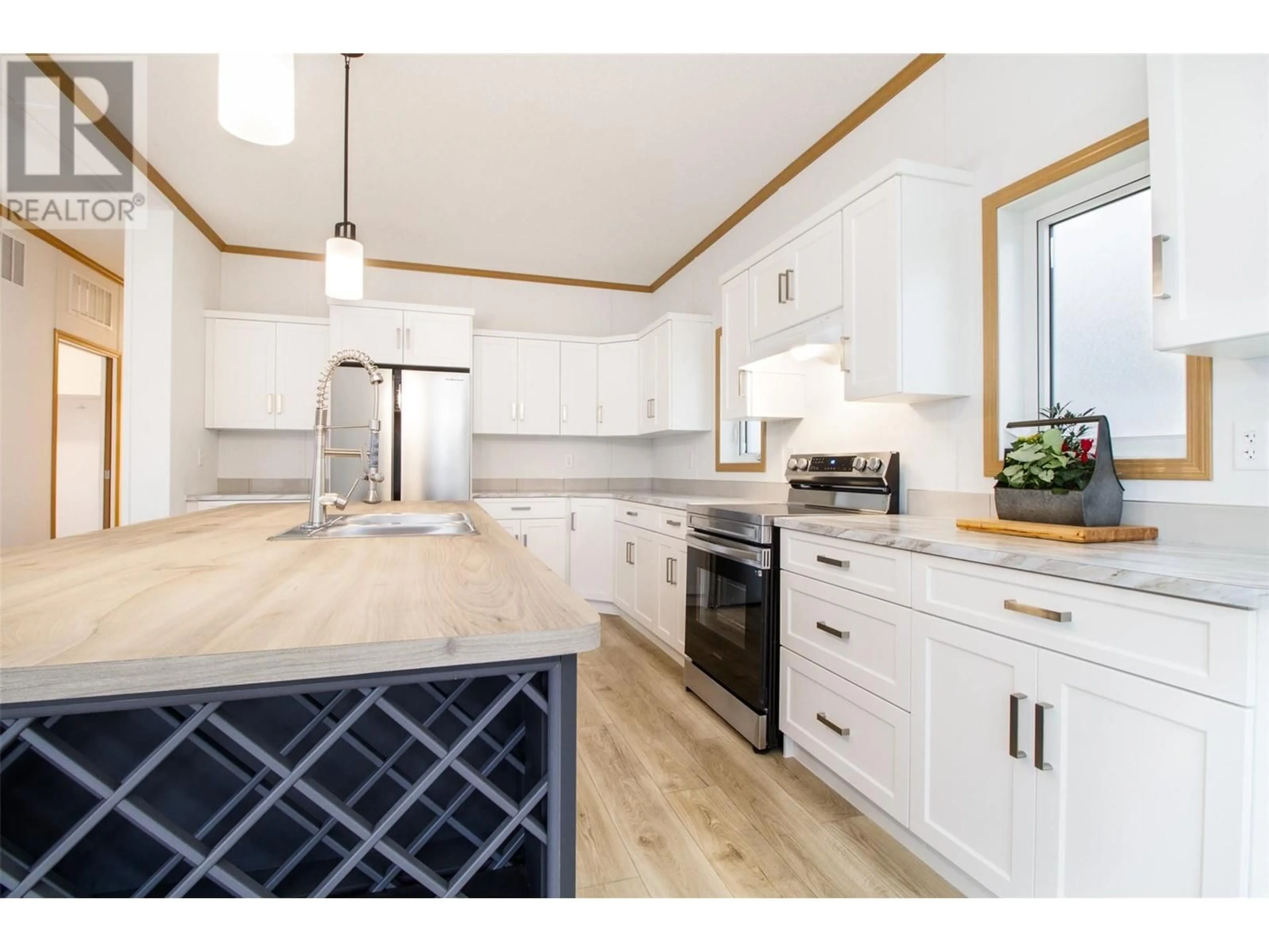 Open concept kitchen, wood/laminate floor for 19 - 1204 MAPLEWOOD STREET, Revelstoke British Columbia V0E2S0