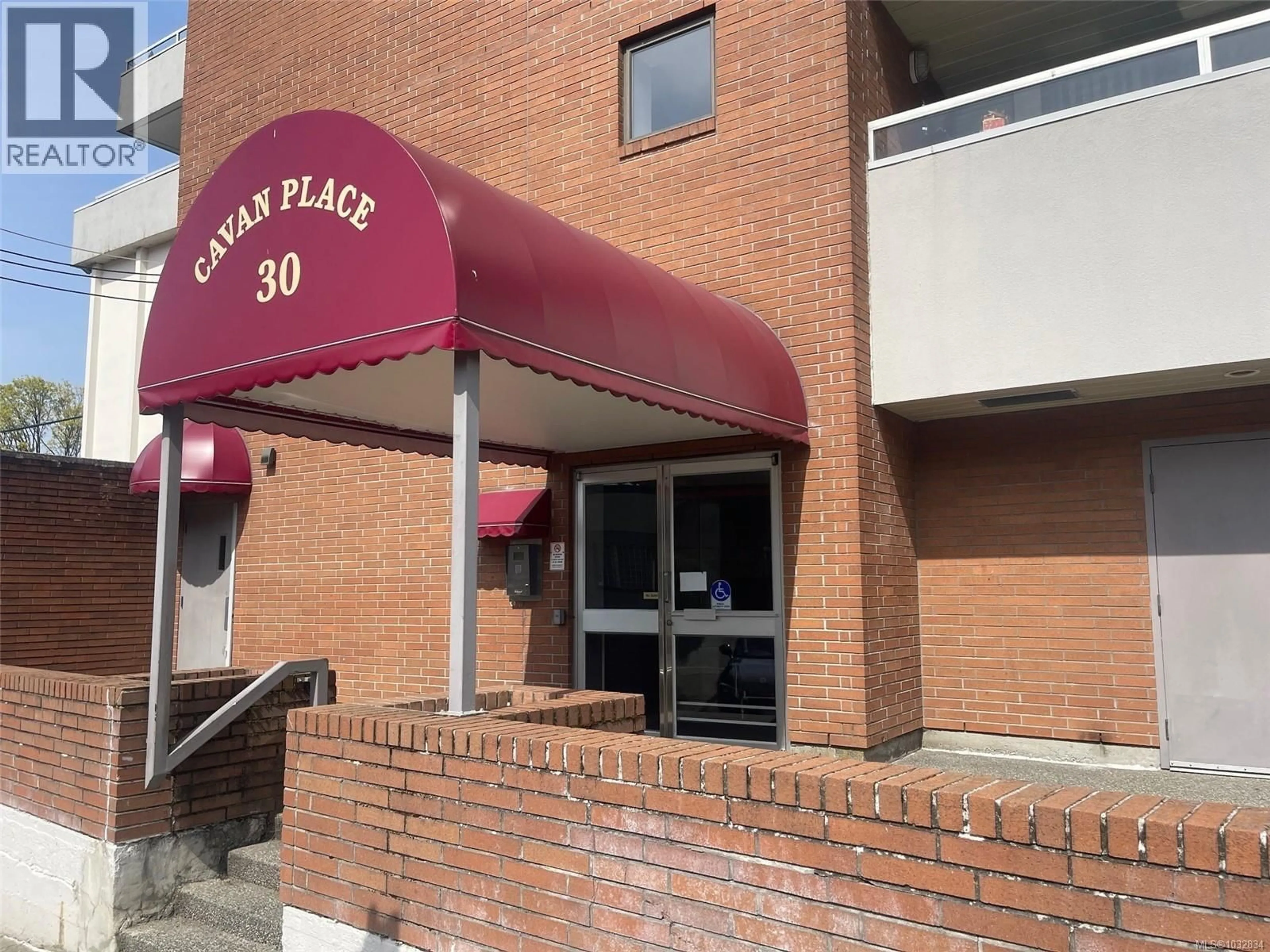 Indoor foyer for 209 - 30 CAVAN STREET, Nanaimo British Columbia V9R6K3