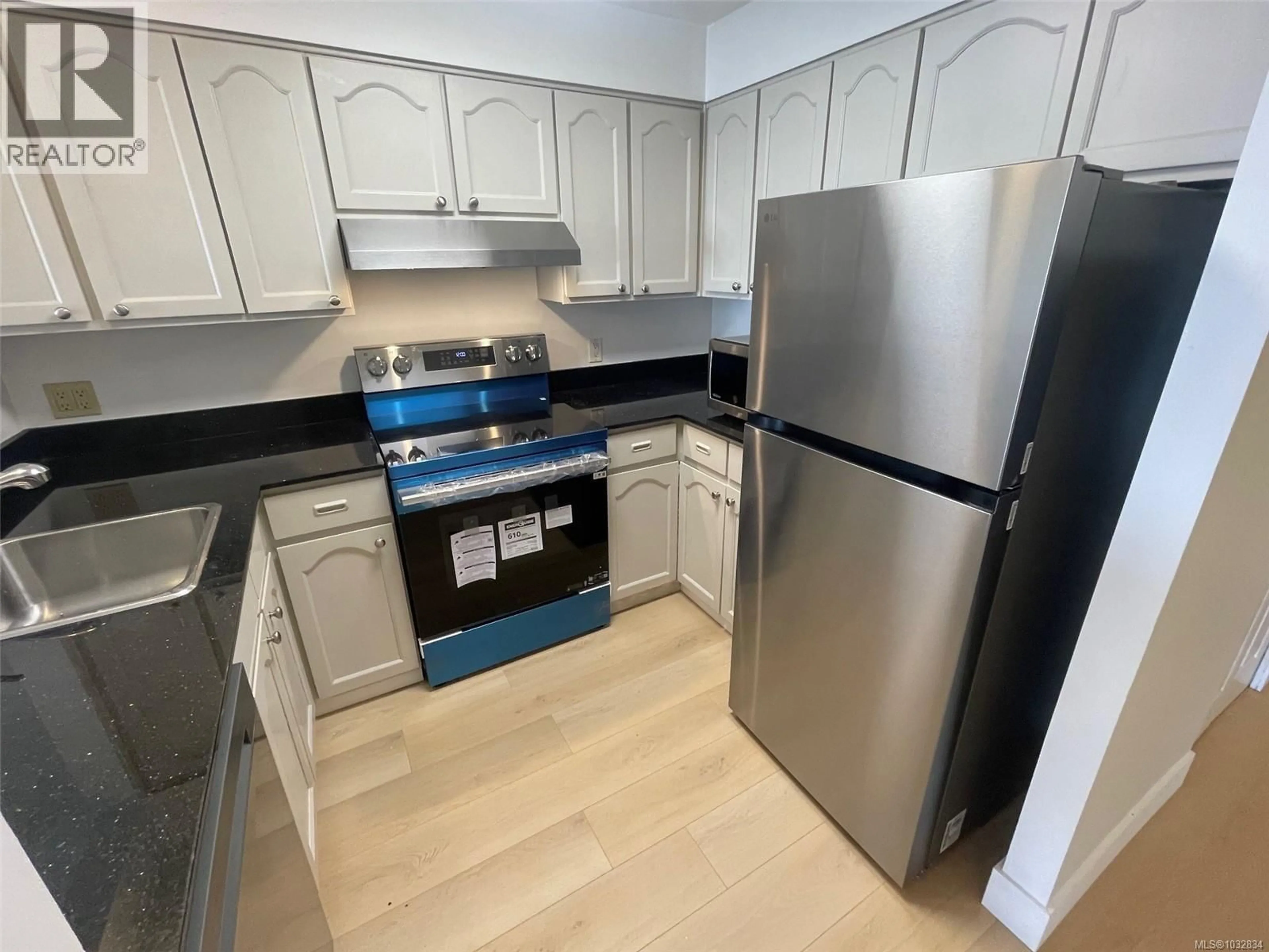 Standard kitchen, unknown for 209 - 30 CAVAN STREET, Nanaimo British Columbia V9R6K3