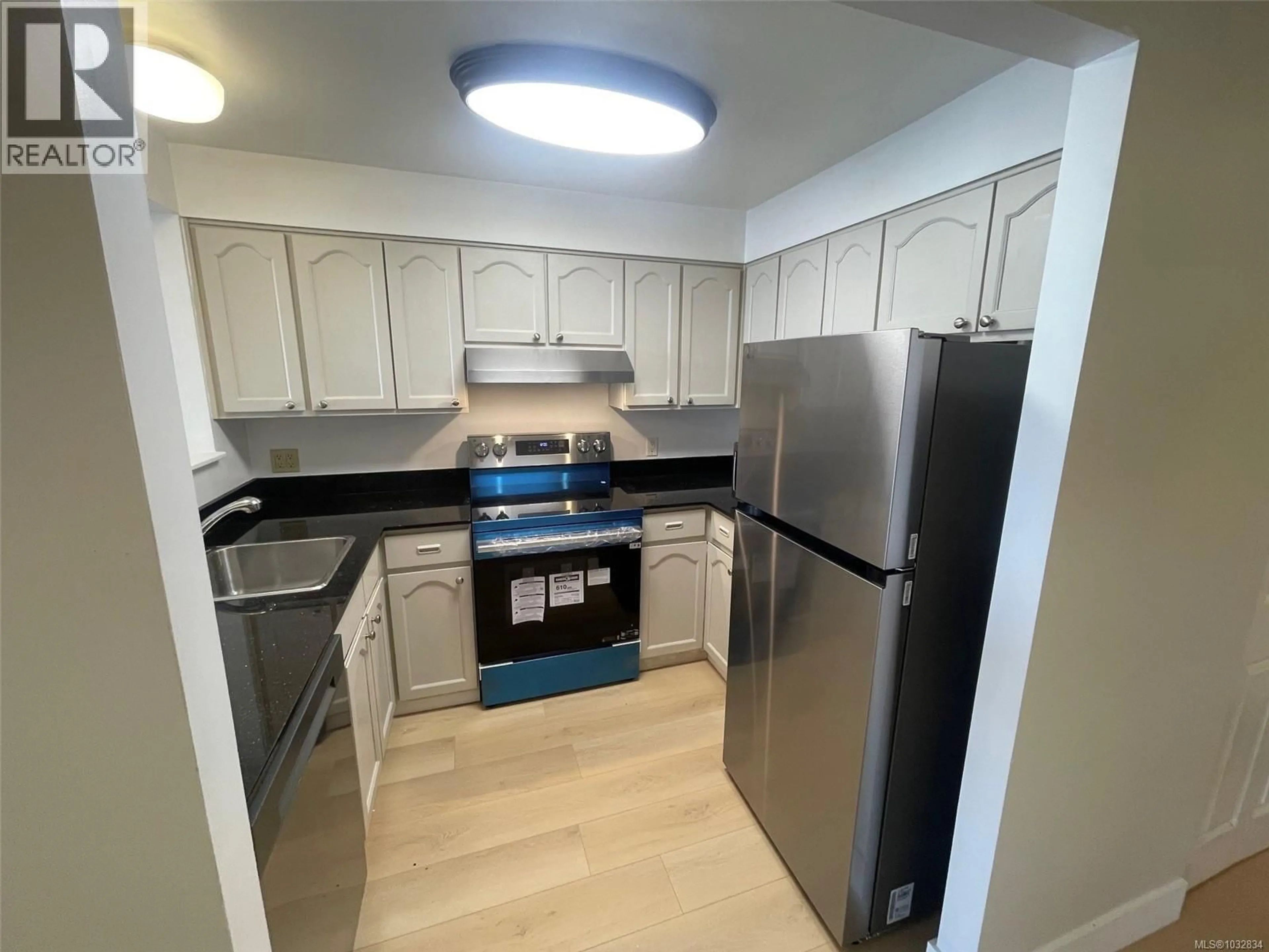 Standard kitchen, unknown for 209 - 30 CAVAN STREET, Nanaimo British Columbia V9R6K3