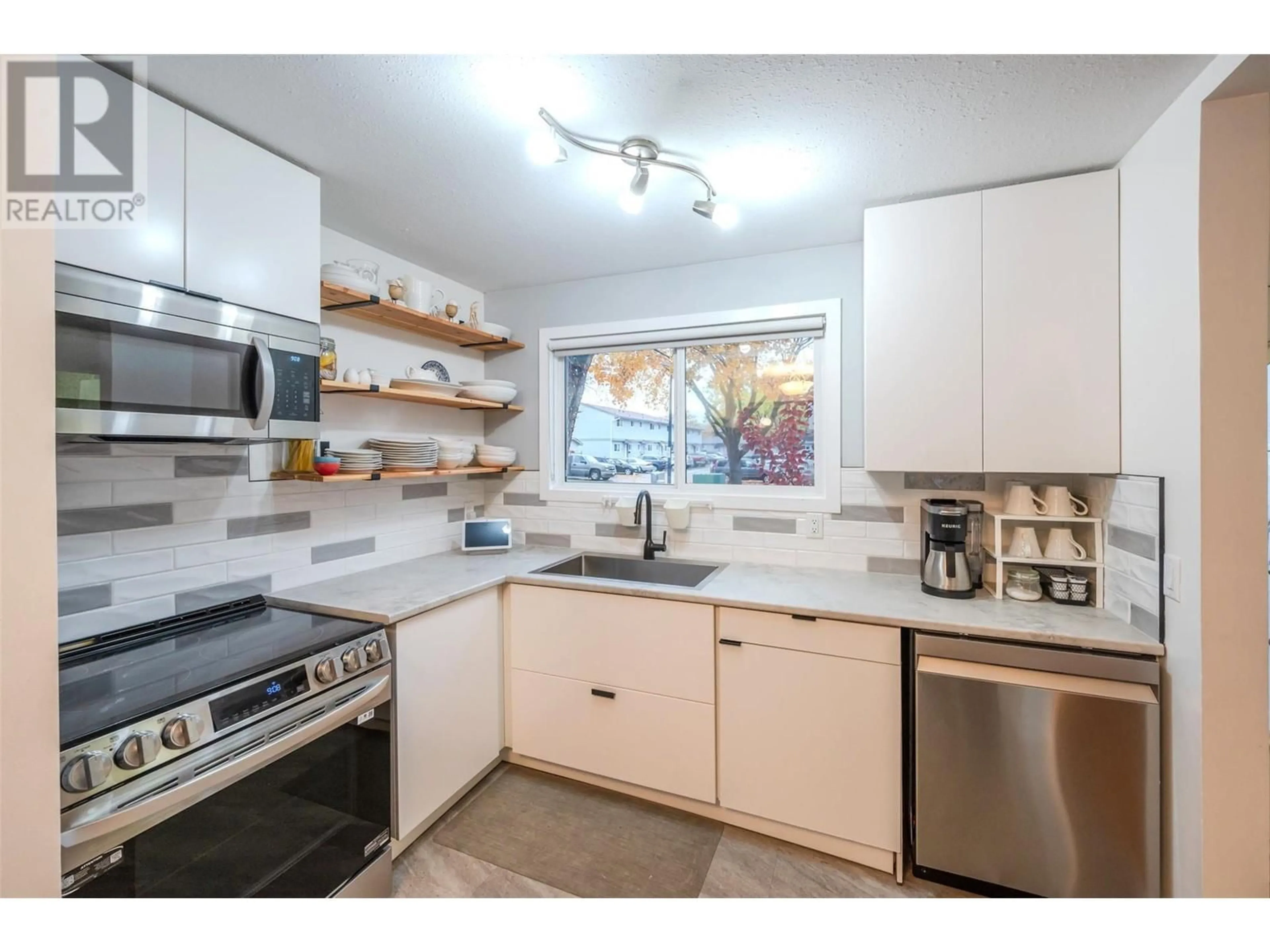 Kitchen for 3099 SOUTH MAIN Street Unit# 44, Penticton British Columbia V2A6Y2