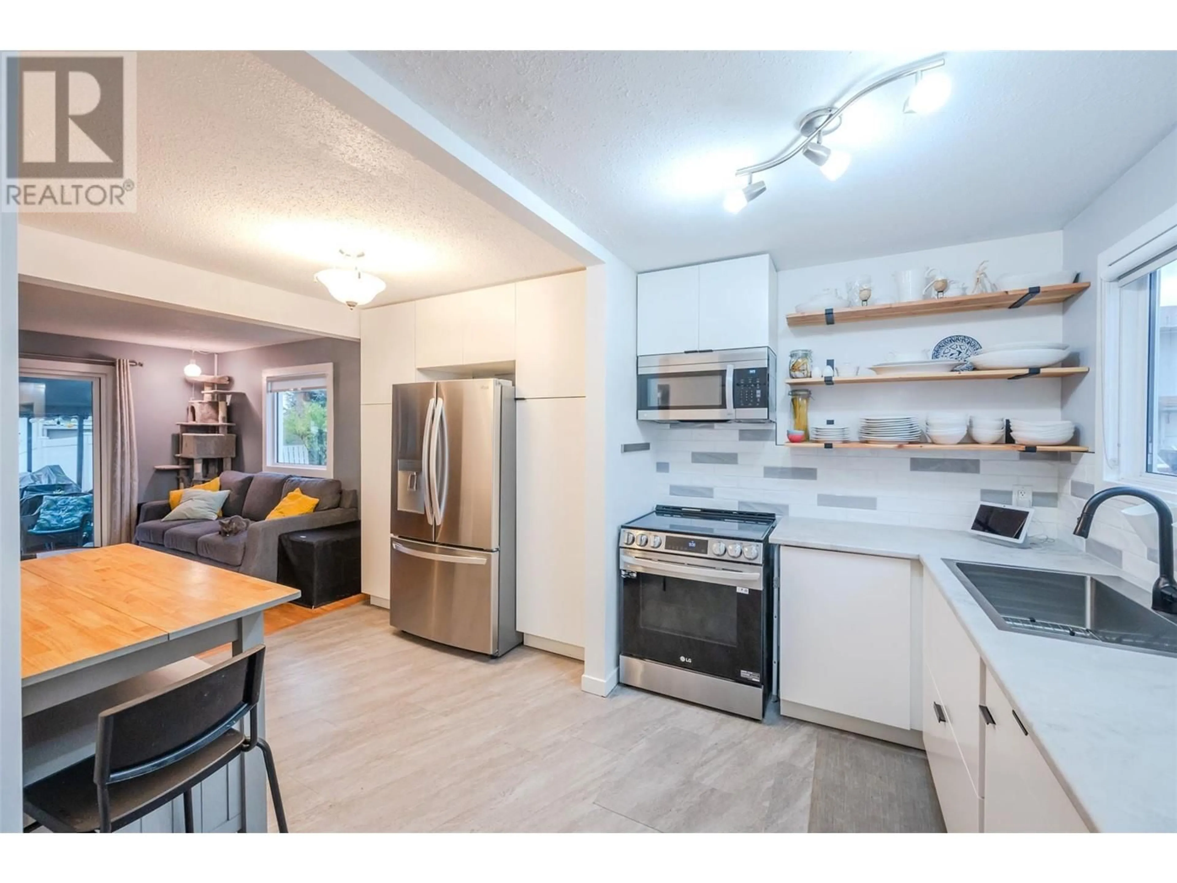 Open concept kitchen for 3099 SOUTH MAIN Street Unit# 44, Penticton British Columbia V2A6Y2