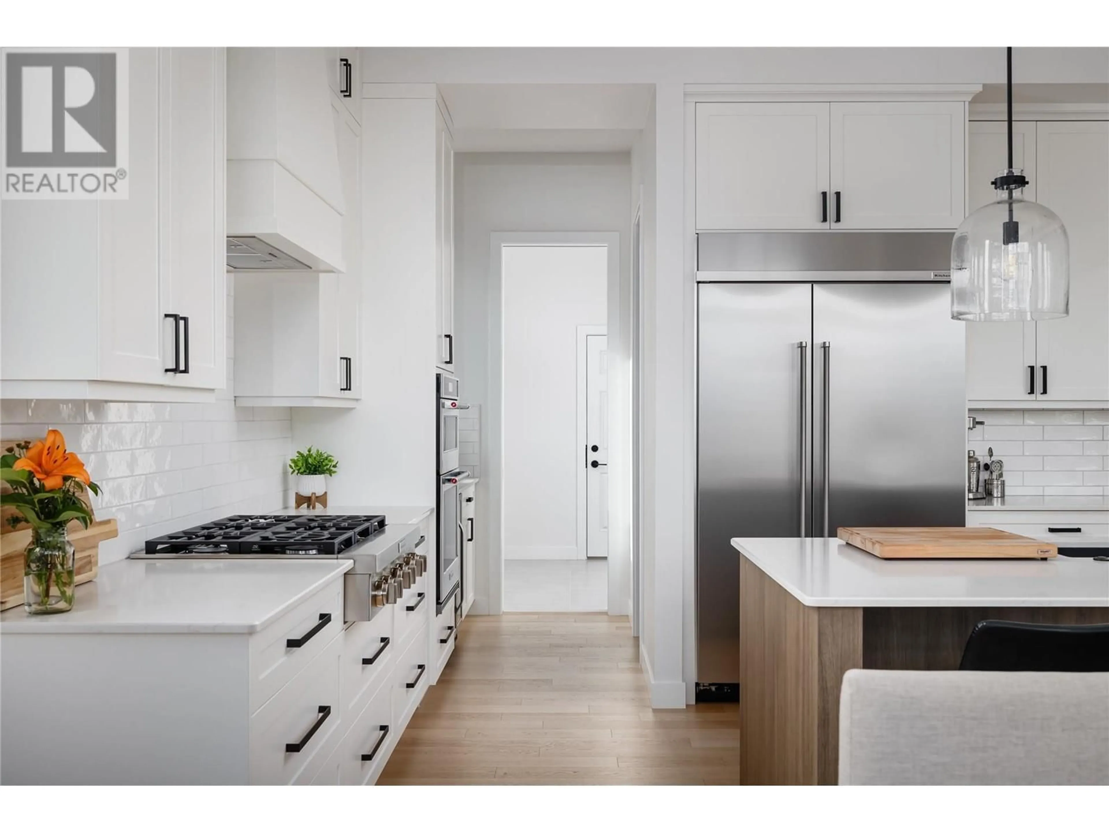 Contemporary kitchen, unknown for 185 SARSONS DRIVE, Coldstream British Columbia V1B0B5