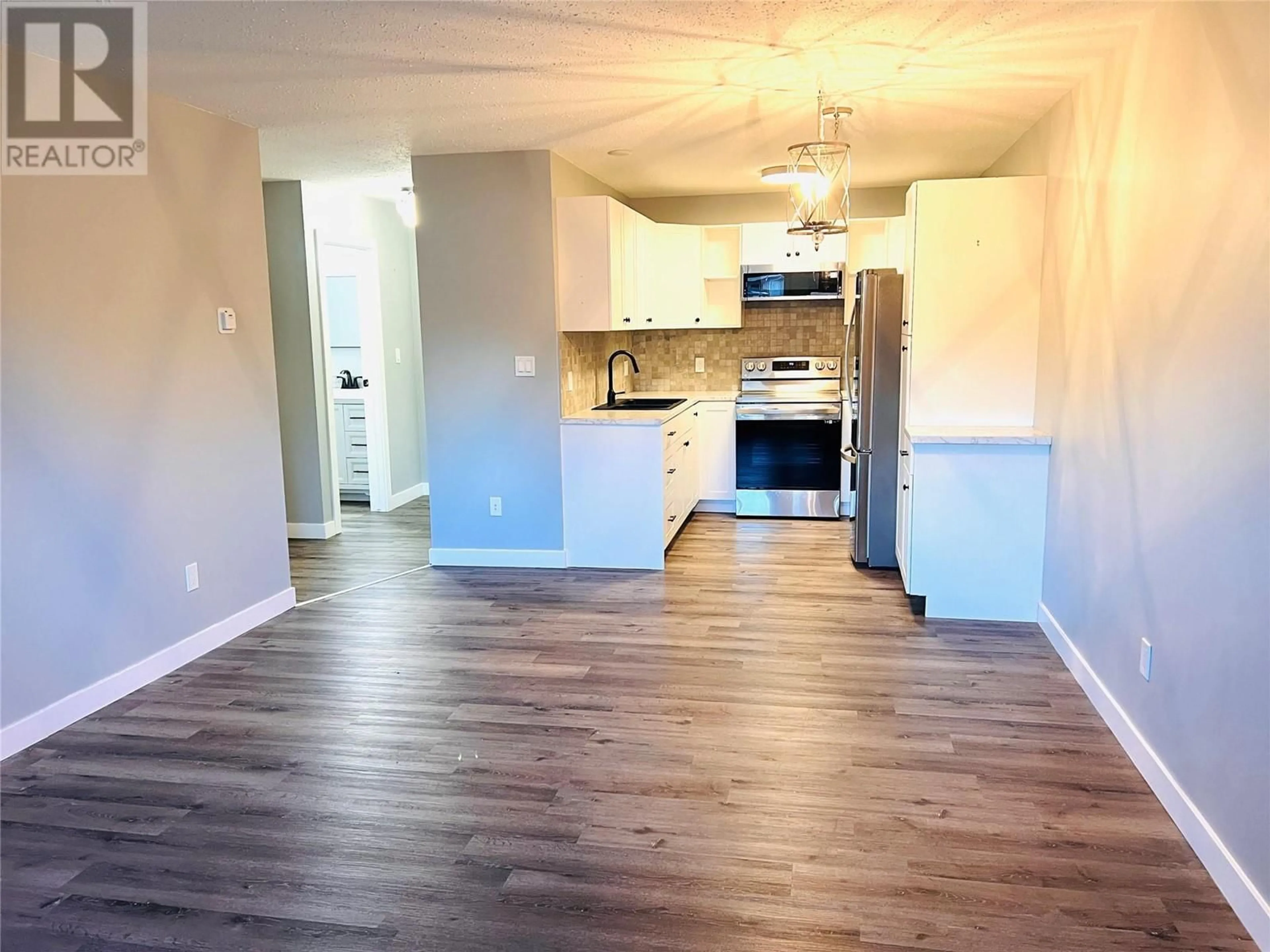 Open concept kitchen for 302 10TH Avenue Unit# 106, Invermere British Columbia V0A1K0