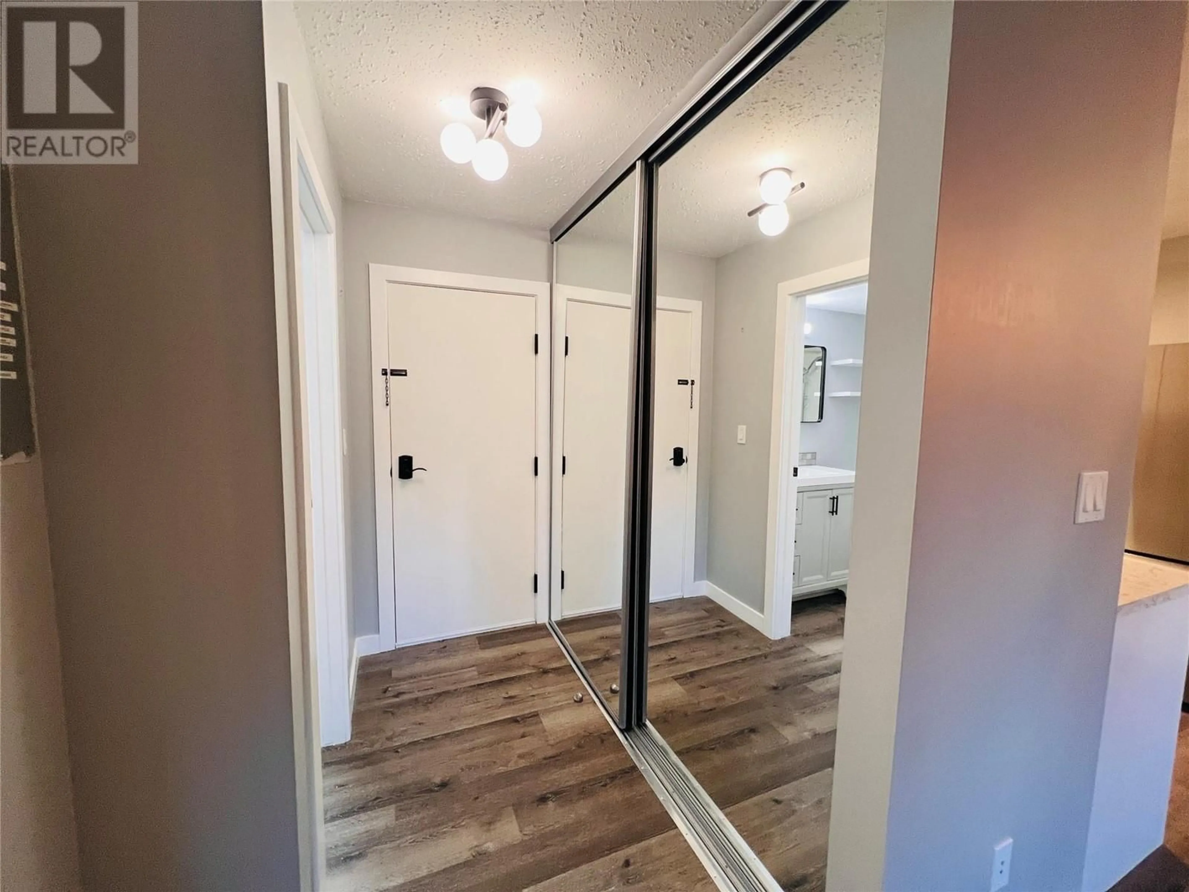 Indoor entryway, wood floors for 302 10TH Avenue Unit# 106, Invermere British Columbia V0A1K0