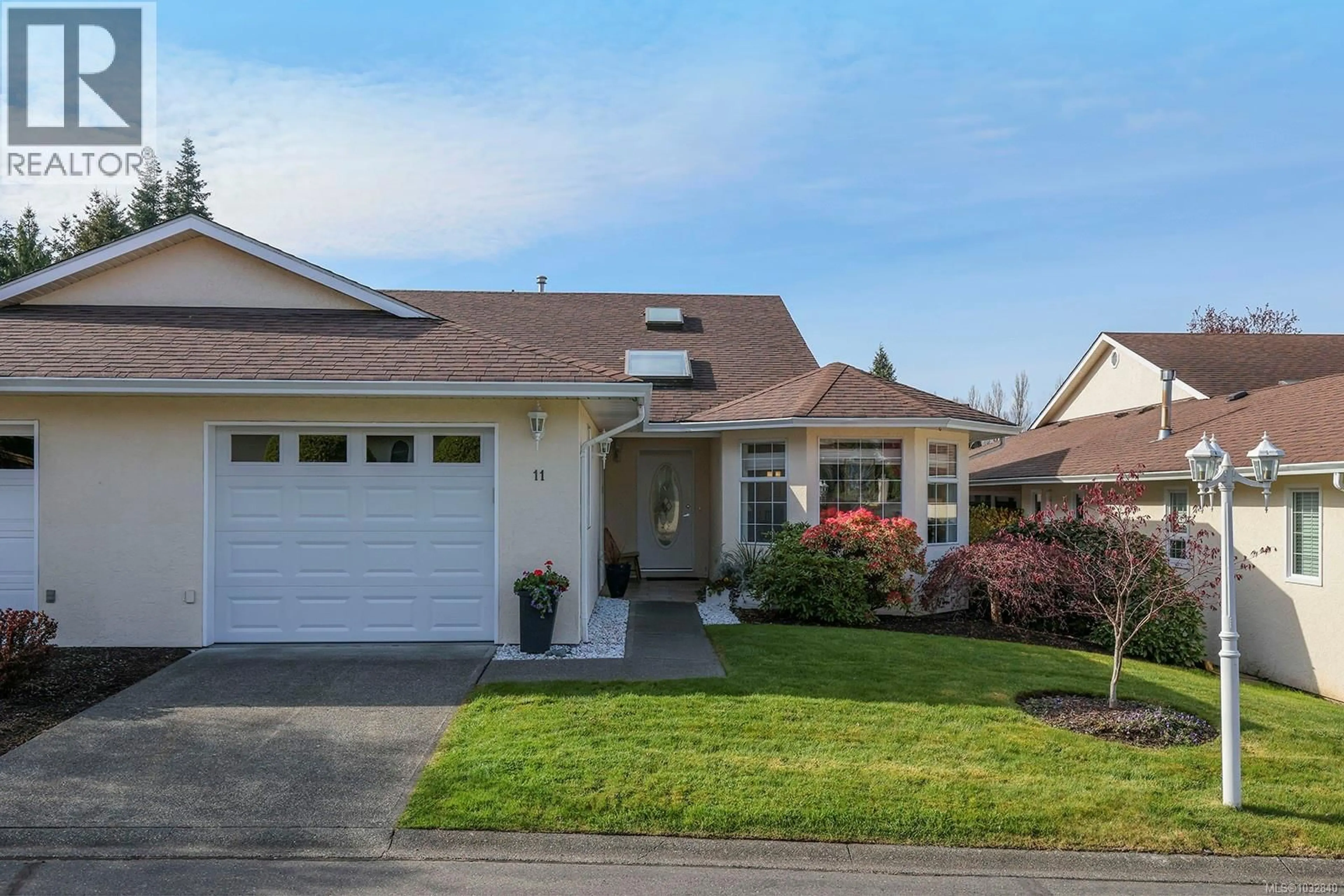 Home with vinyl exterior material, street for 11 - 1501 BALMORAL AVENUE, Comox British Columbia V9M2R8