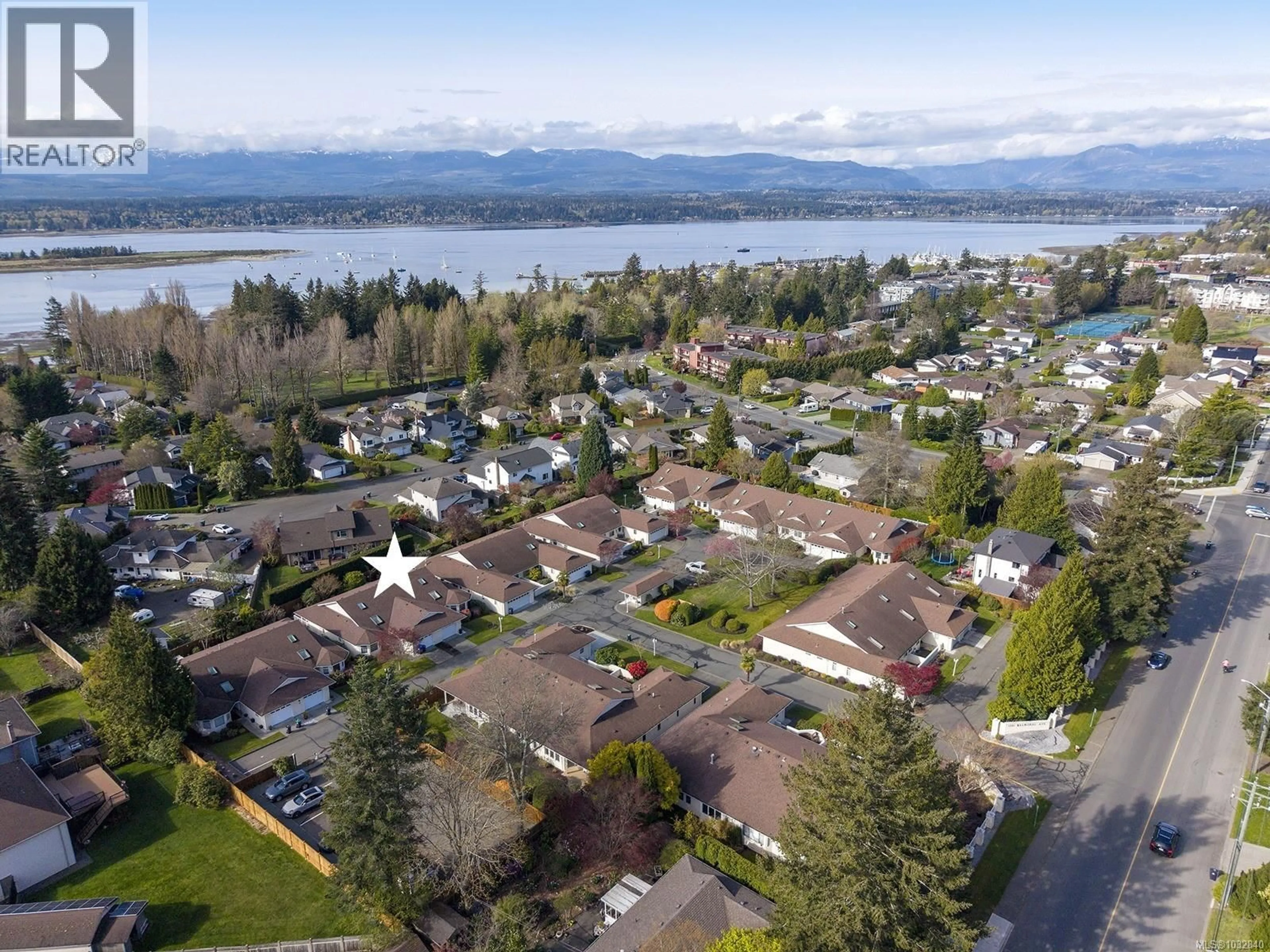 A pic from outside/outdoor area/front of a property/back of a property/a pic from drone, water/lake/river/ocean view for 11 - 1501 BALMORAL AVENUE, Comox British Columbia V9M2R8