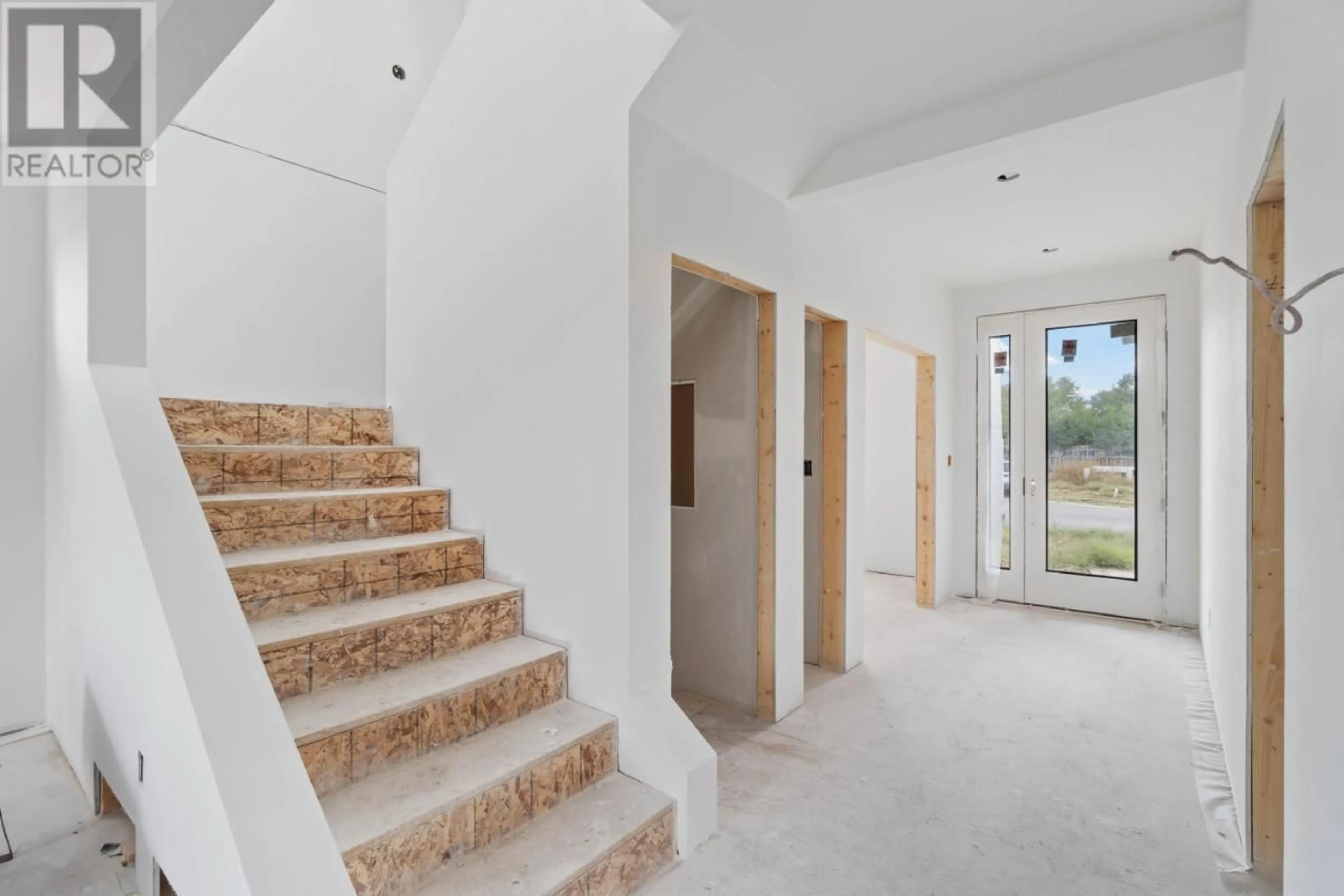 Indoor foyer, cement floor for 2620 ELSTON Drive, Kamloops British Columbia V2B0K1