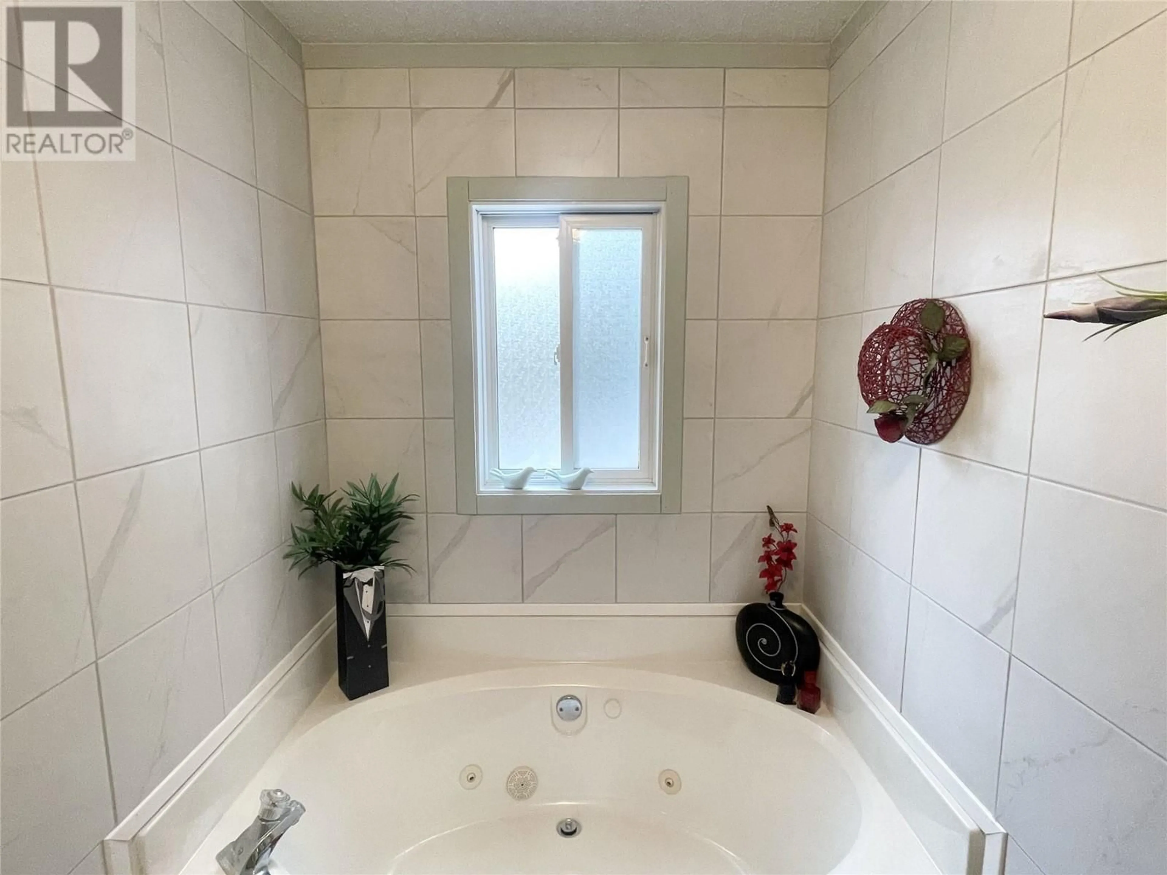 Contemporary bathroom, ceramic/tile floor for 116 - 1850 SHANNON LAKE ROAD, West Kelowna British Columbia V4T1L6