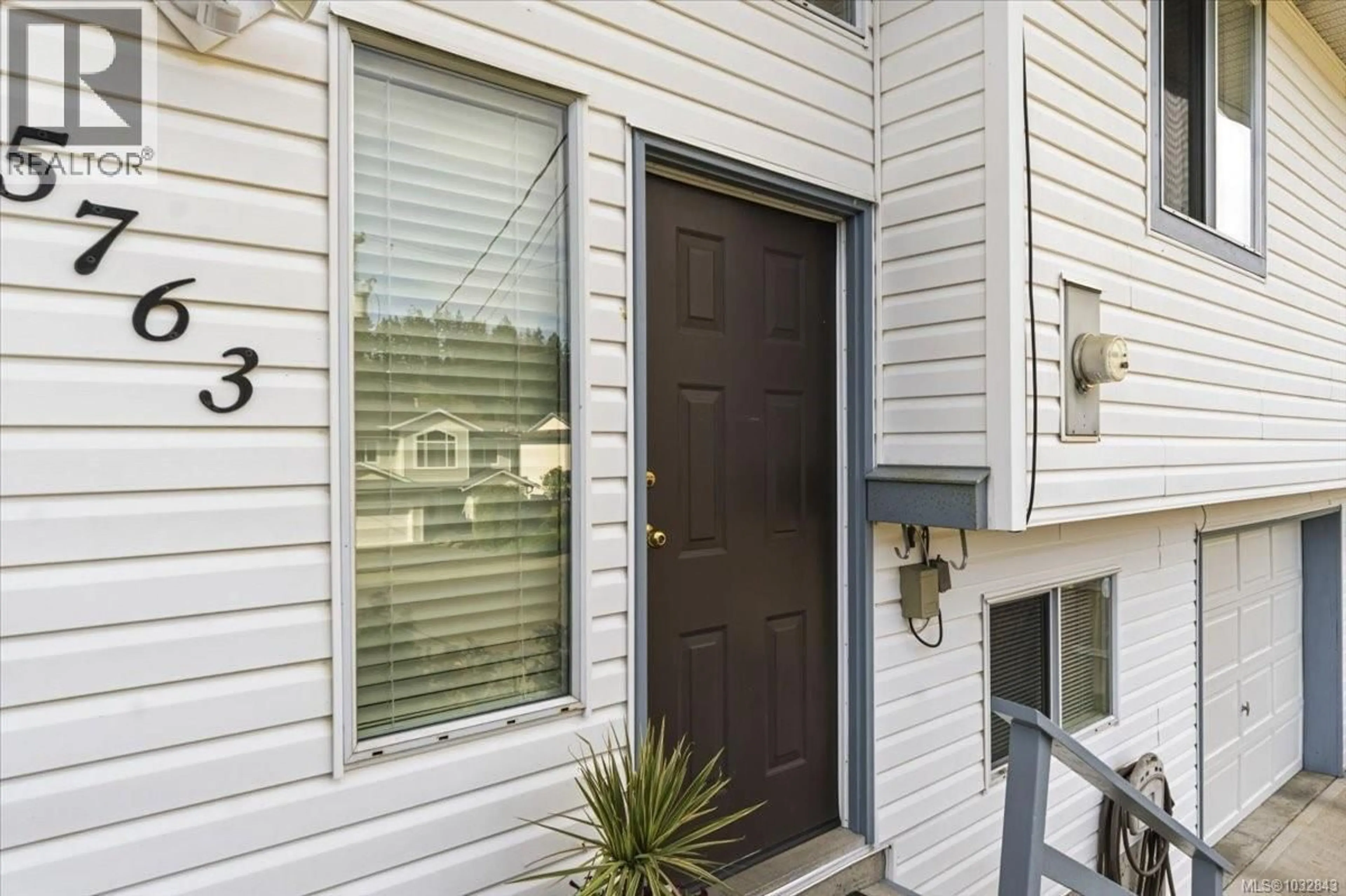 Home with vinyl exterior material, street for 5763 BROOKWOOD DRIVE, Nanaimo British Columbia V9T5P2