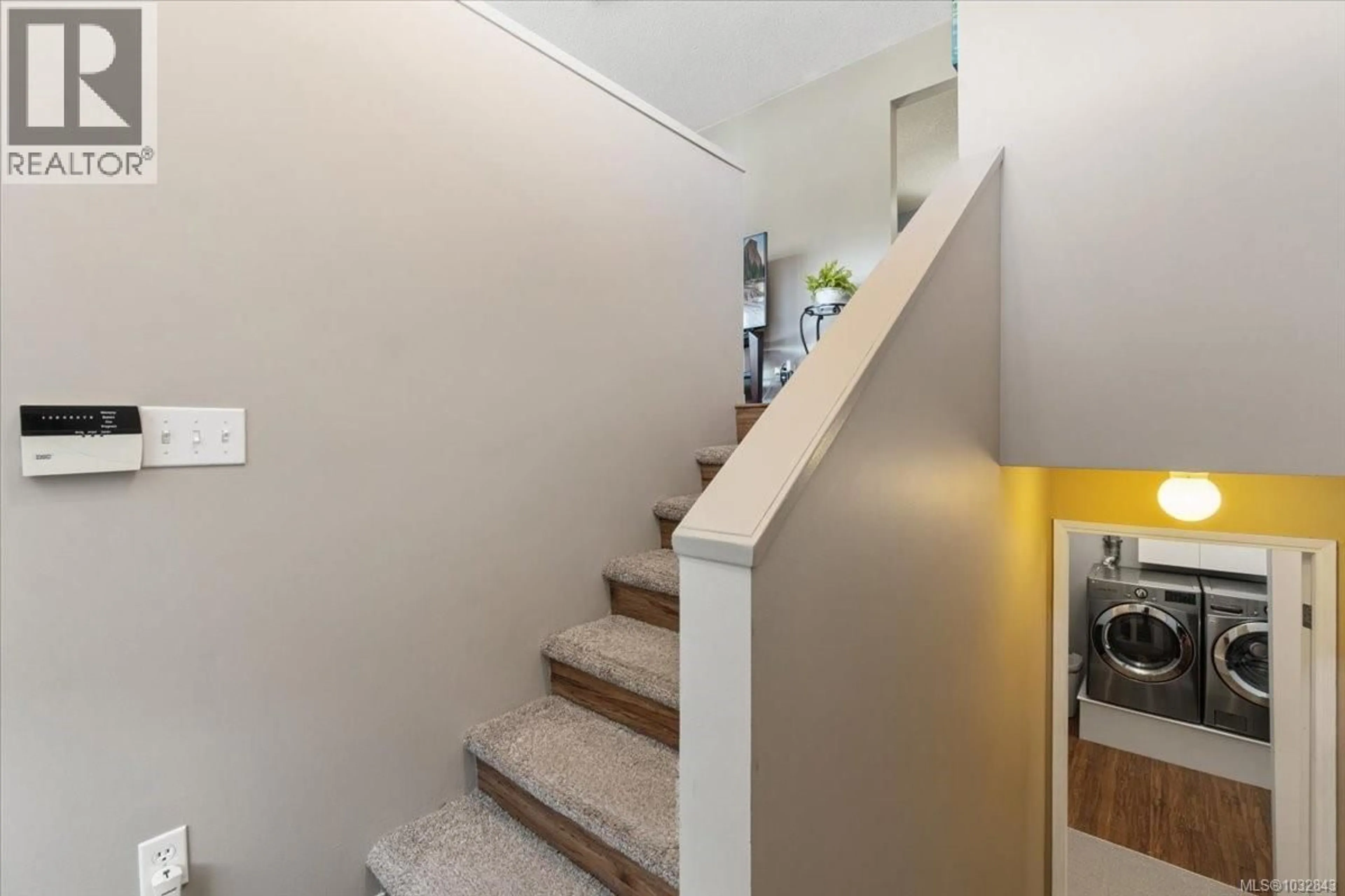 Stairs for 5763 BROOKWOOD DRIVE, Nanaimo British Columbia V9T5P2