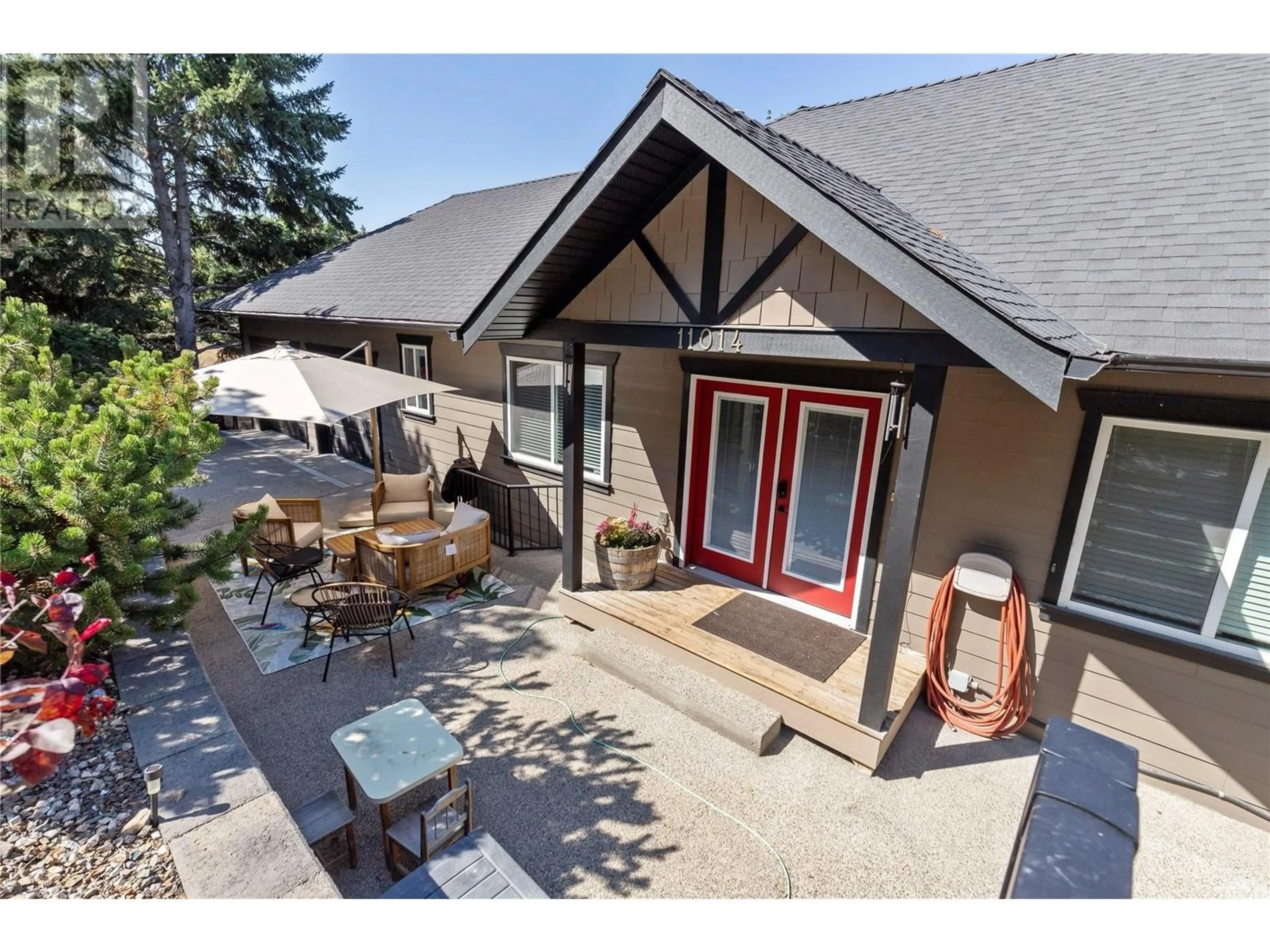 Frontside or backside of a home, cottage for 11014 MOUNTFORD Avenue, Summerland British Columbia V0H1Z2