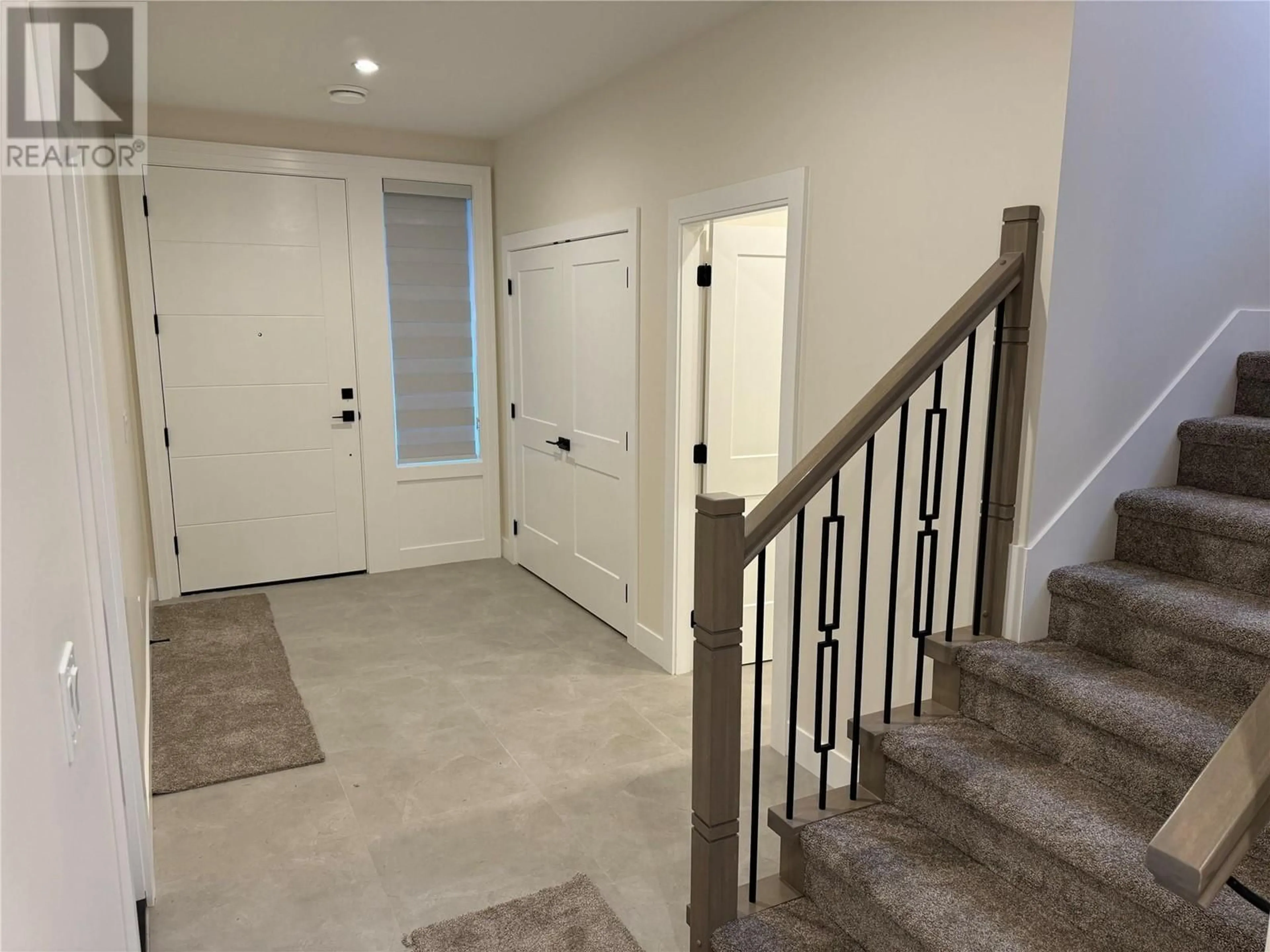 Indoor entryway, cement floor for 19950 McCarthy Road Unit# 25, Lake Country British Columbia V4V1T1