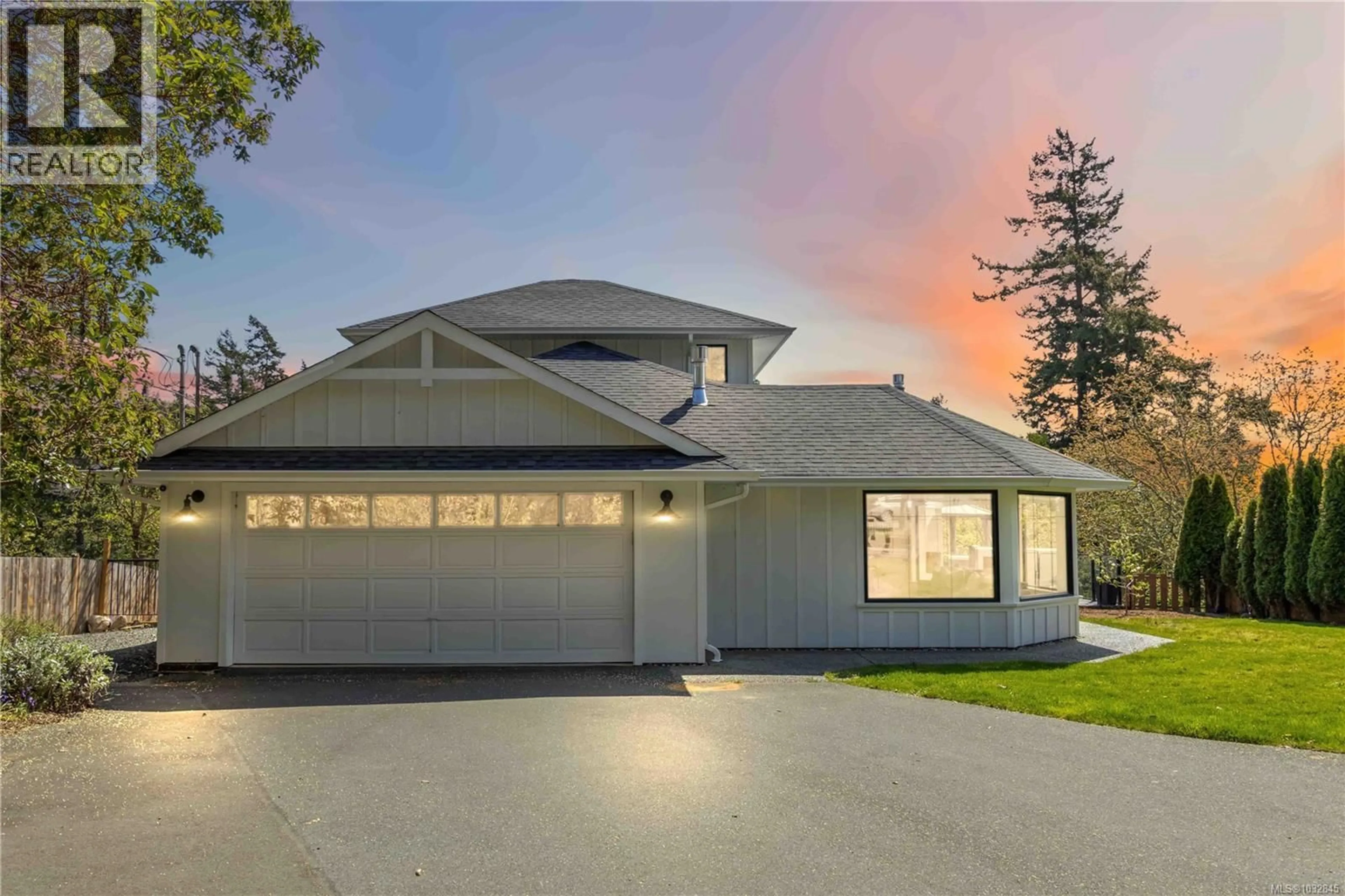 Home with vinyl exterior material, street for 77 VIEW ROYAL AVENUE, View Royal British Columbia V9B1A6