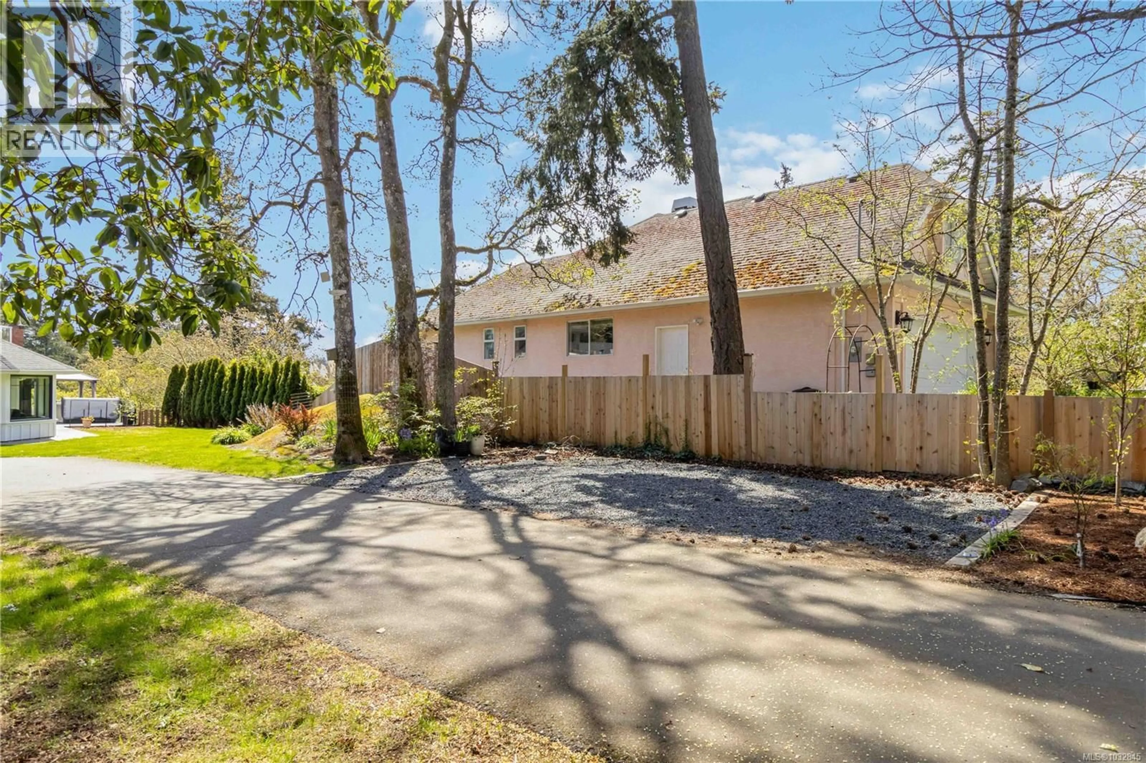 Patio, street for 77 VIEW ROYAL AVENUE, View Royal British Columbia V9B1A6