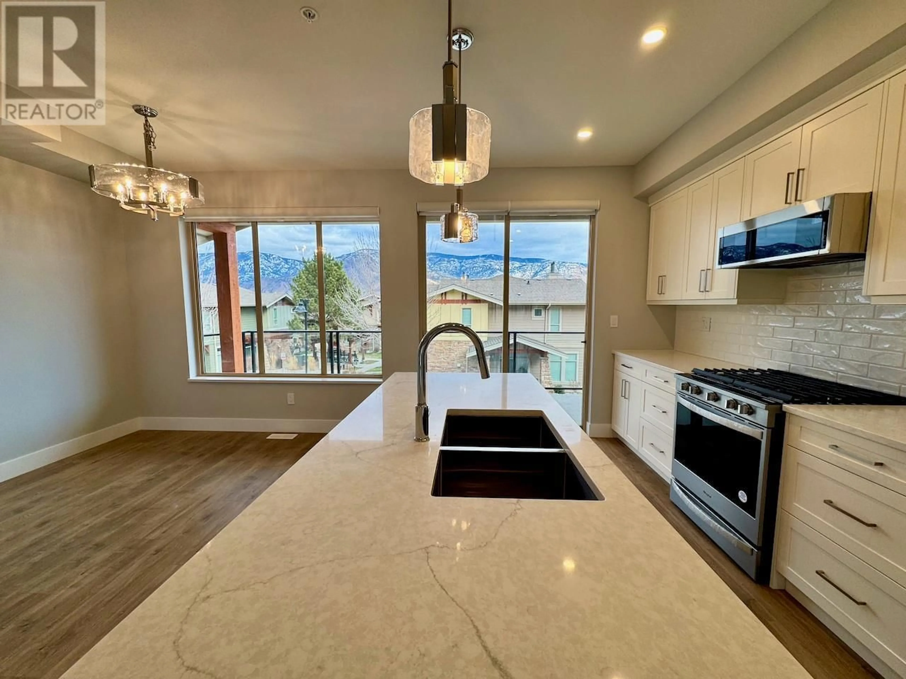 Open concept kitchen, ceramic/tile floor for 27 - 130 COLEBROOK ROAD, Kamloops British Columbia V2H1T7