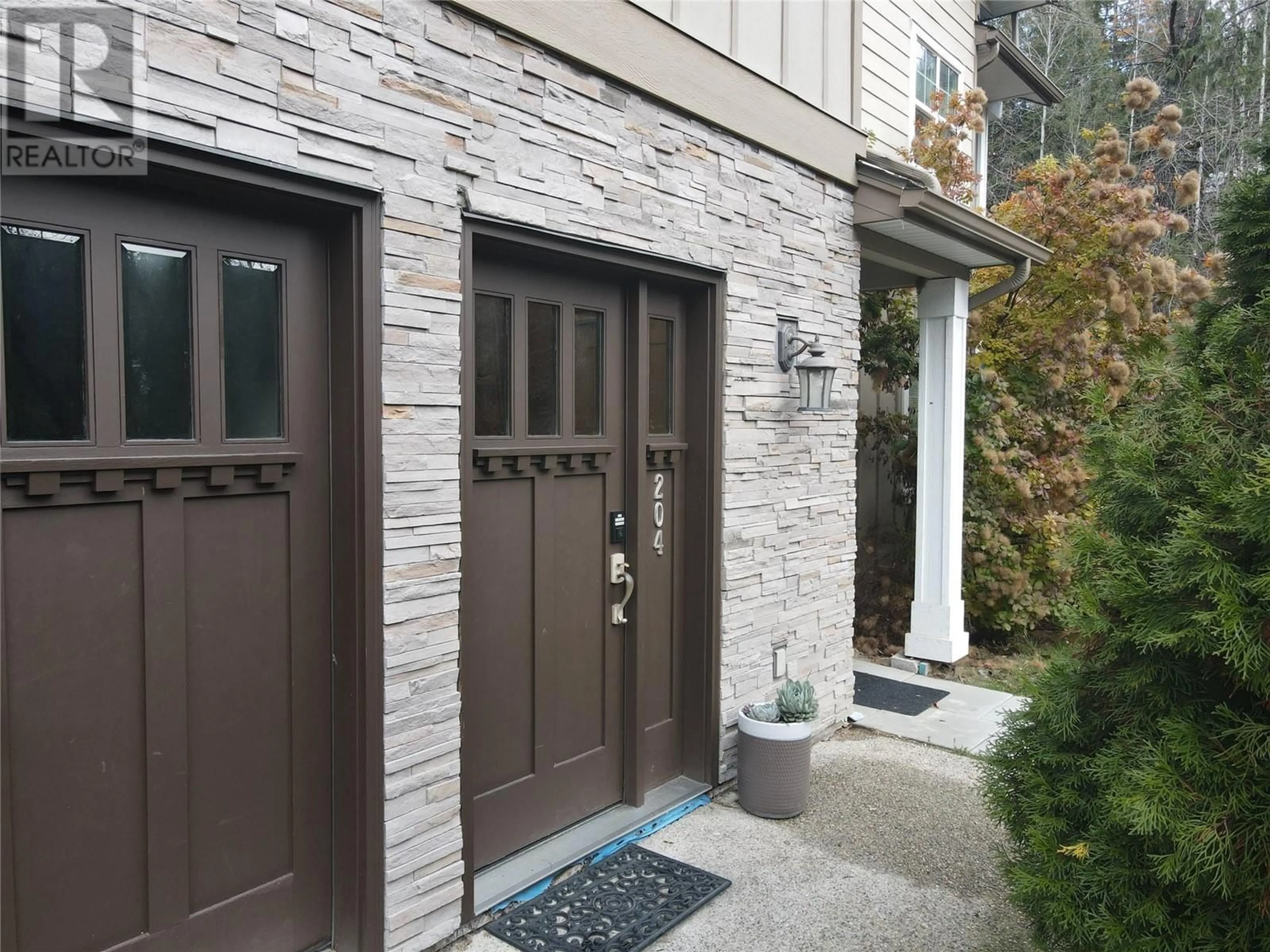 Indoor entryway, ceramic floors for 2001 Perrier Road Unit# 204, Nelson British Columbia V1L5P3