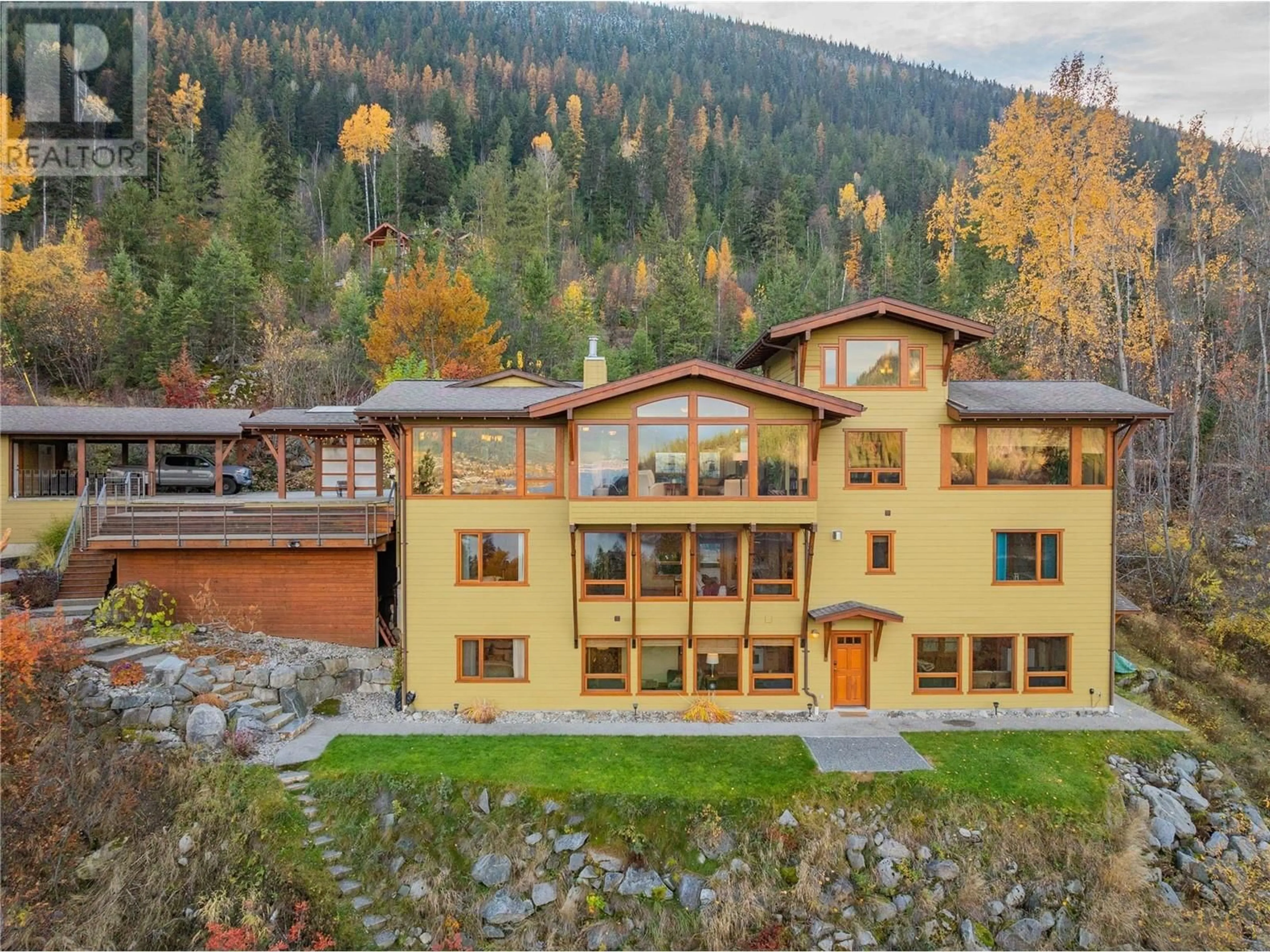 A pic from outside/outdoor area/front of a property/back of a property/a pic from drone, unknown for 1630 KNOX ROAD, Nelson British Columbia V1L6Y6