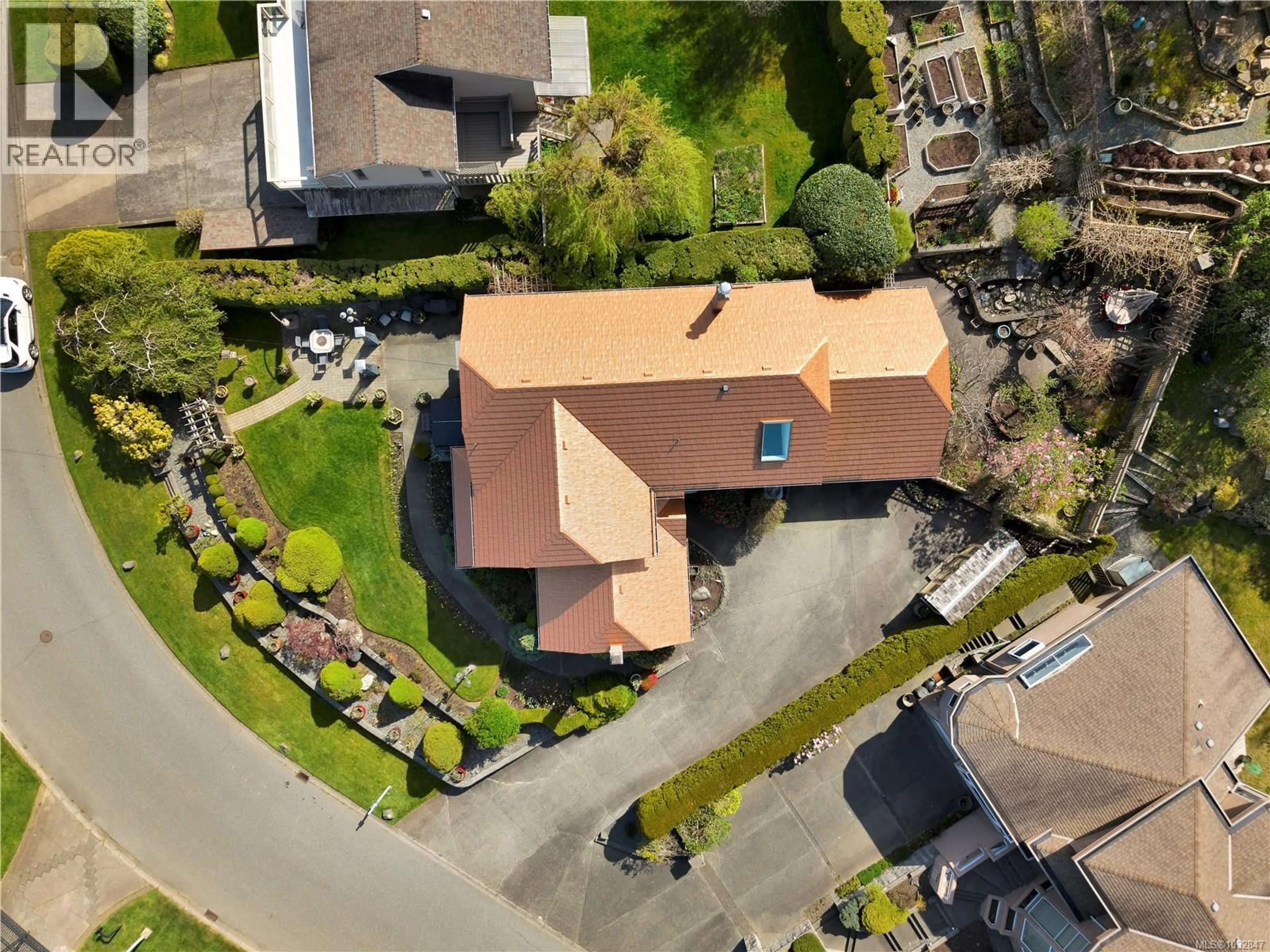 A pic from outside/outdoor area/front of a property/back of a property/a pic from drone, street for 540 ASH STREET, Campbell River British Columbia V9W5X2